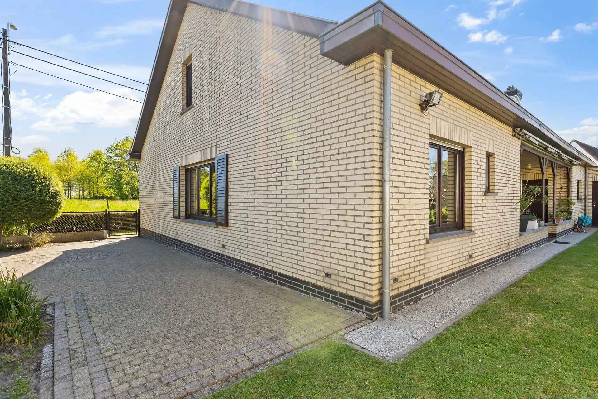 Zeer ruime bungalow met grote zolder, op een perceel van 520 m² met 2 garages, in een rustige straat nabij centrum Hamme foto 22