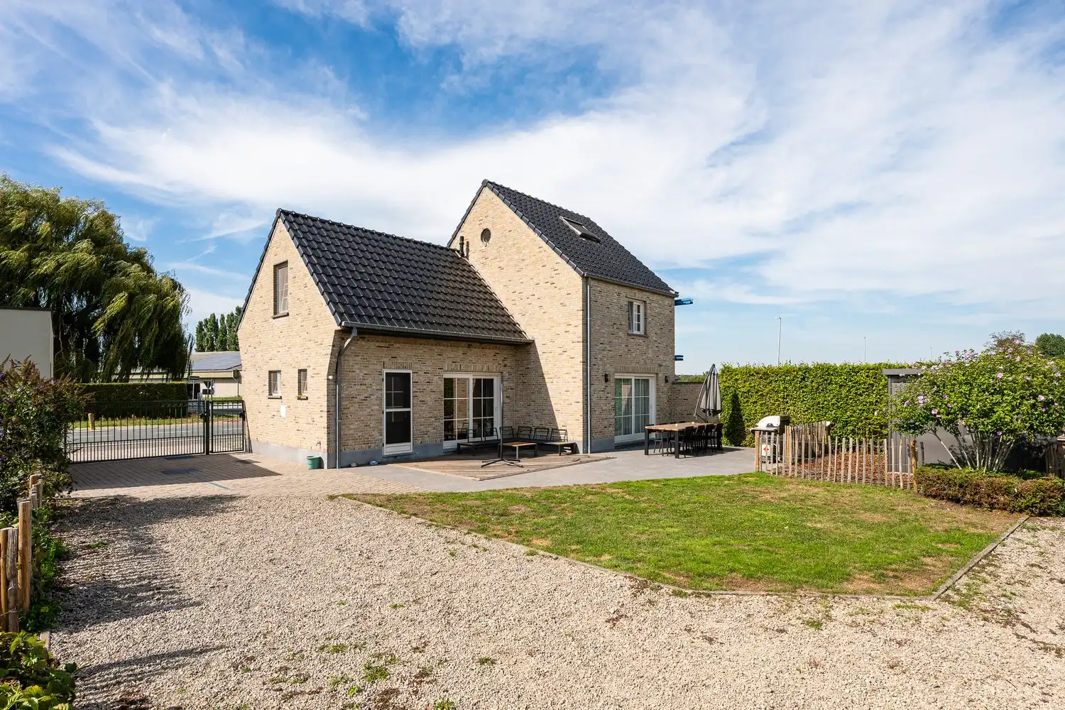 Halfopen woning met garage en ruime tuin foto 29