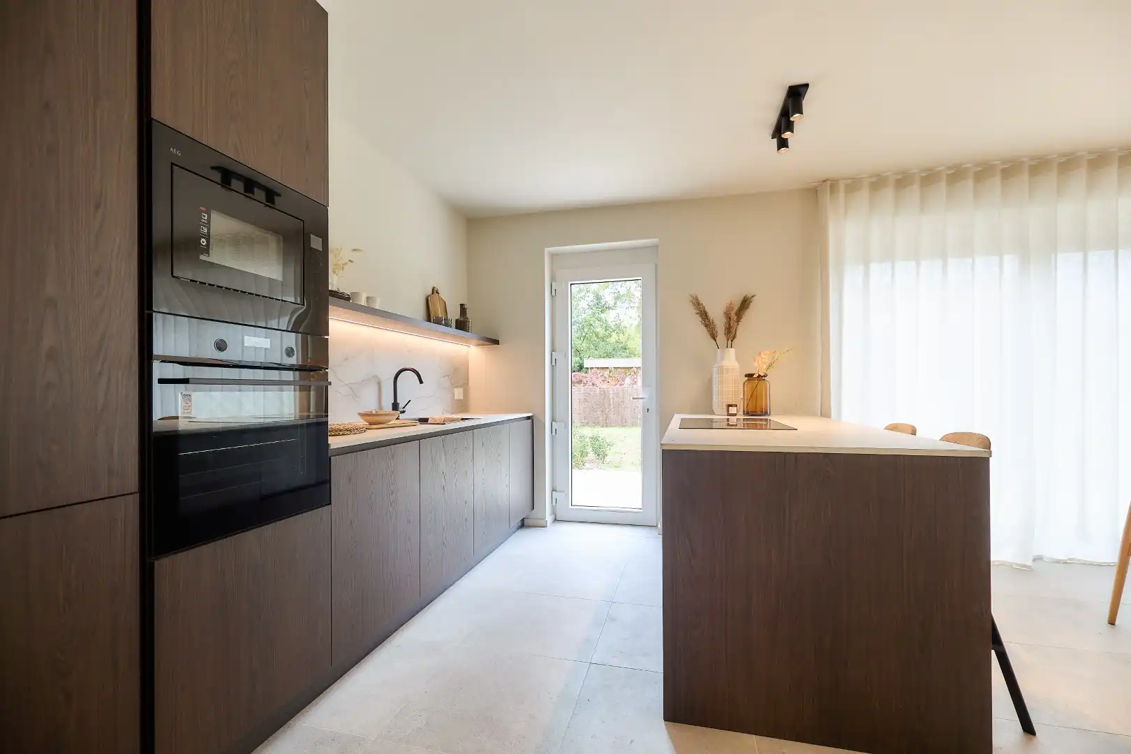 Energiezuinige open bebouwing in groene woonwijk foto 4