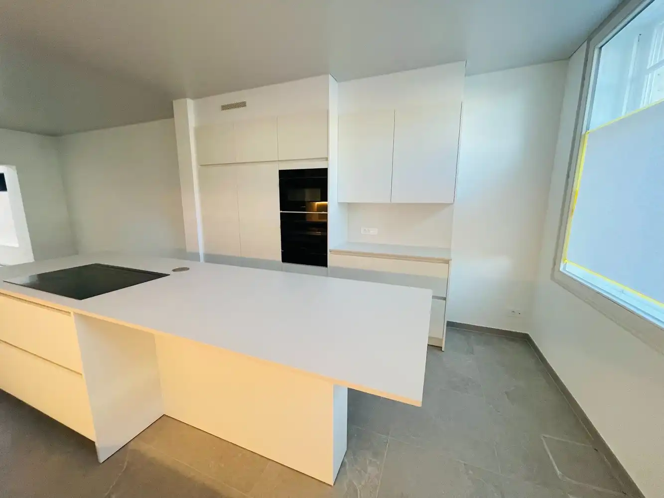 EXCLUSIEF WONEN in Brugge centrum, met zicht op de REIEN, ENERGIEZUINIG  TOTAAL GERENOVEERD BURGERSHUIS met 6 slaapkamers en, 3 nieuwe badkamers , stadspatio. foto 9