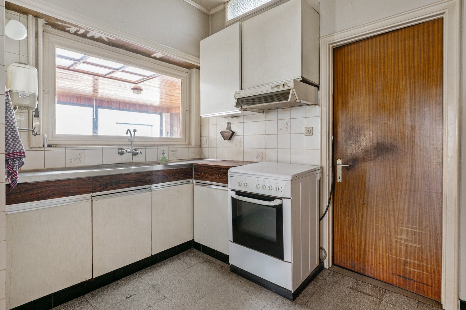 Te renoveren woning met bijzonder veel potentieel op toplocatie te Lint foto 8