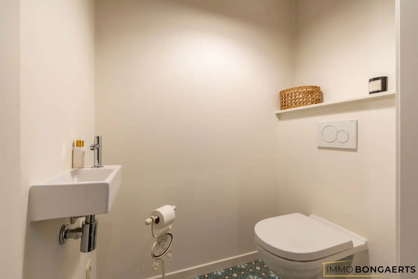 Prachtig afgewerkte woning met praktijkruimte foto 3