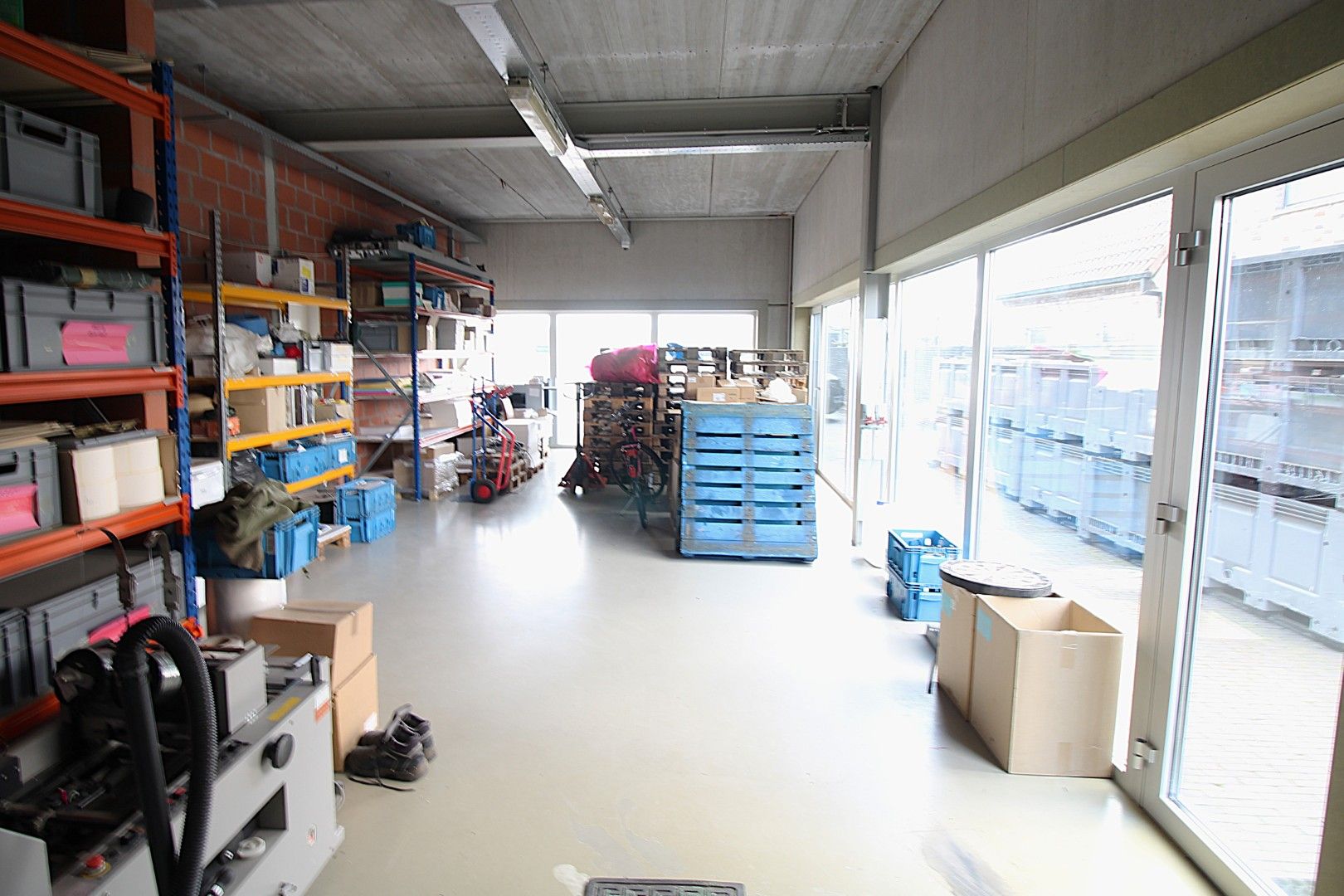 Modern bedrijfsgebouw van 540m² voor atelier- of opslagruimte op een perceel van 1.845m² foto 17