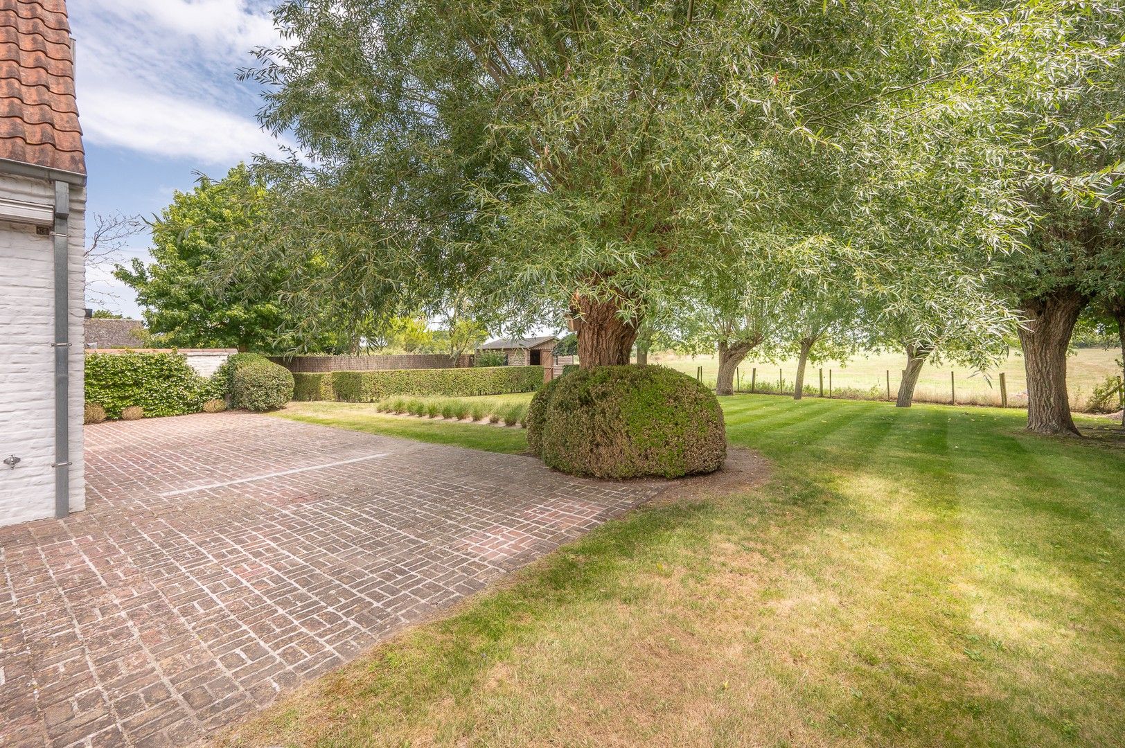 Alleenstaande villa genietend van prachtige open zichten op de polders. foto 18