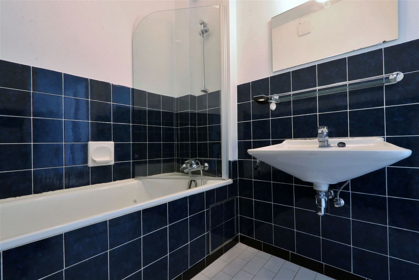 2 kamer appartement met garage en berging  foto 14
