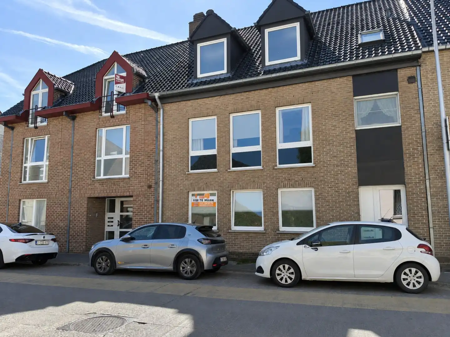 Gelijkvloers appartement met twee slaapkamers en autostaanplaats in Lokeren foto {{pictureIndex}}