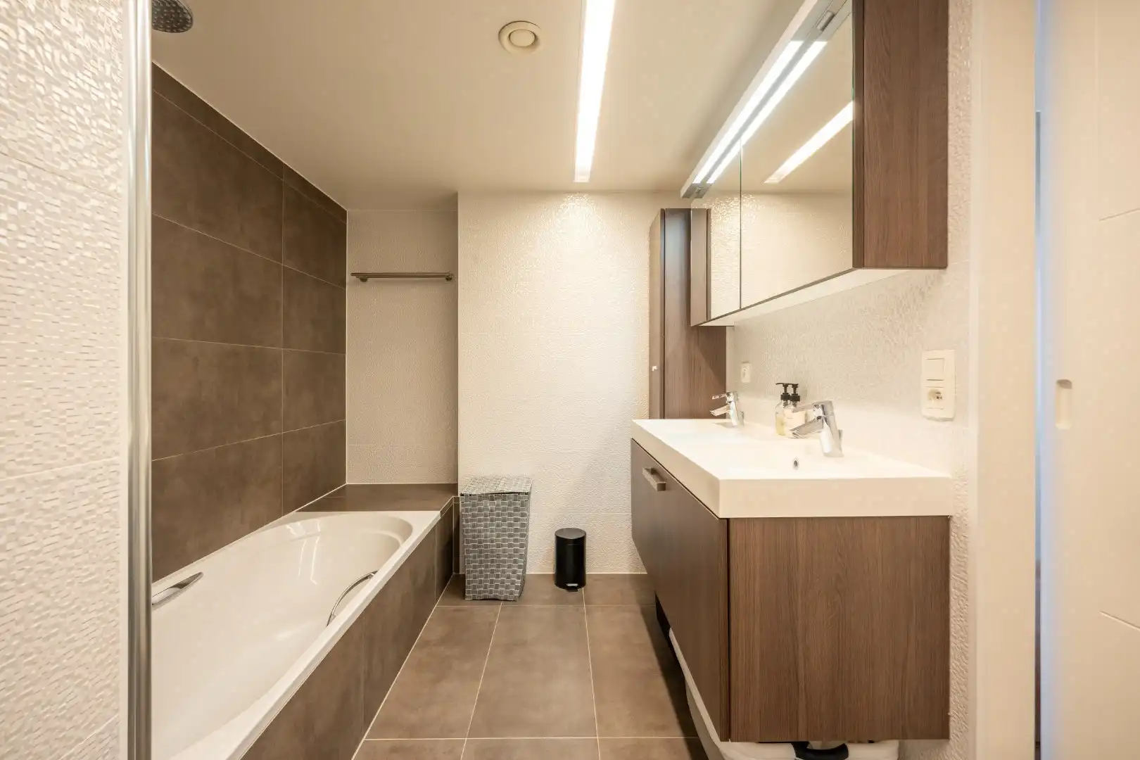 2-slaapkamerappartement met zonovergoten terrassen, hoogwaardige afwerking en topligging nabij zee foto 17