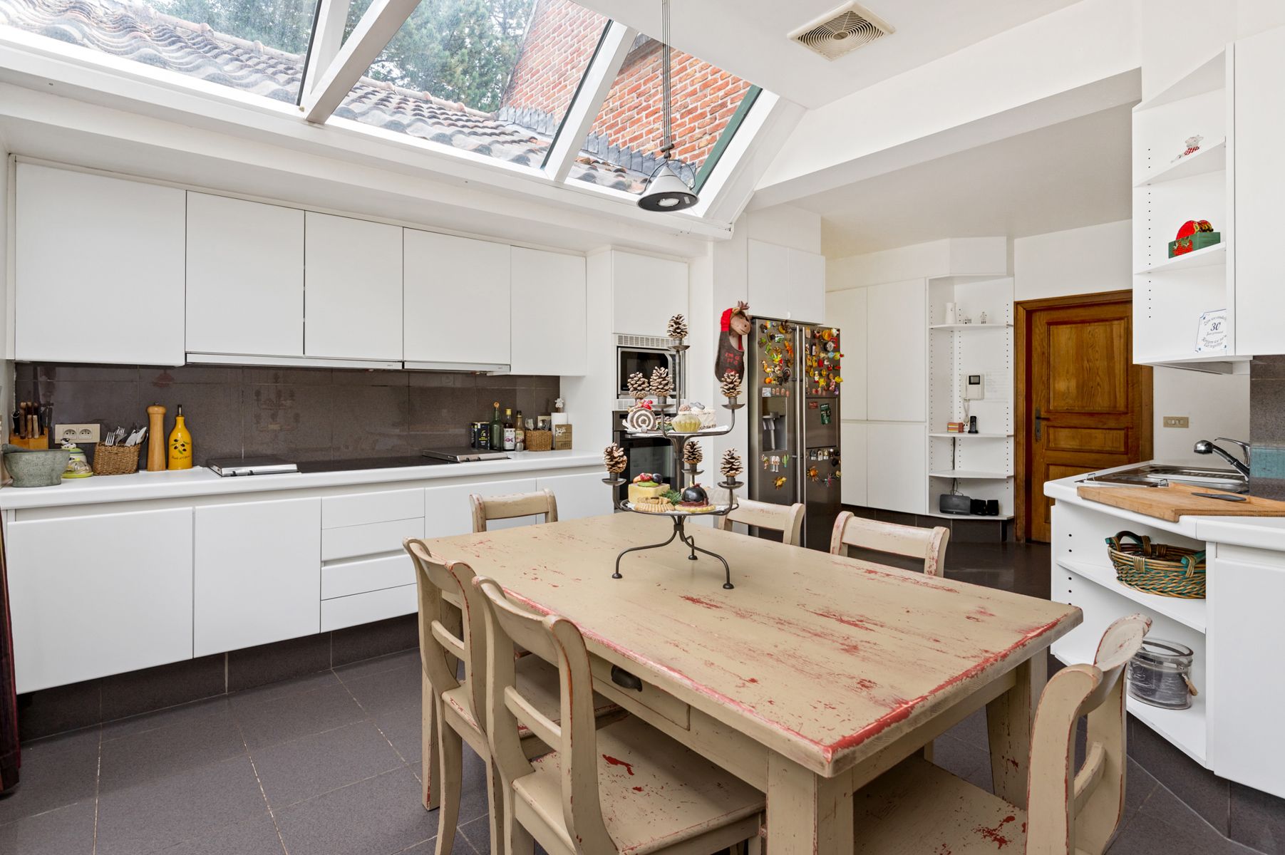 Ruime villa met aparte praktijkruimte op ca. 2.168 m2. foto 15