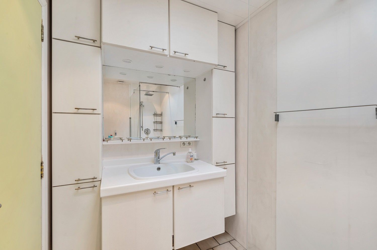 OP TE FRISSEN WONING MET MAGAZIJN VLAK BIJ CENTRUM MECHELEN foto 16