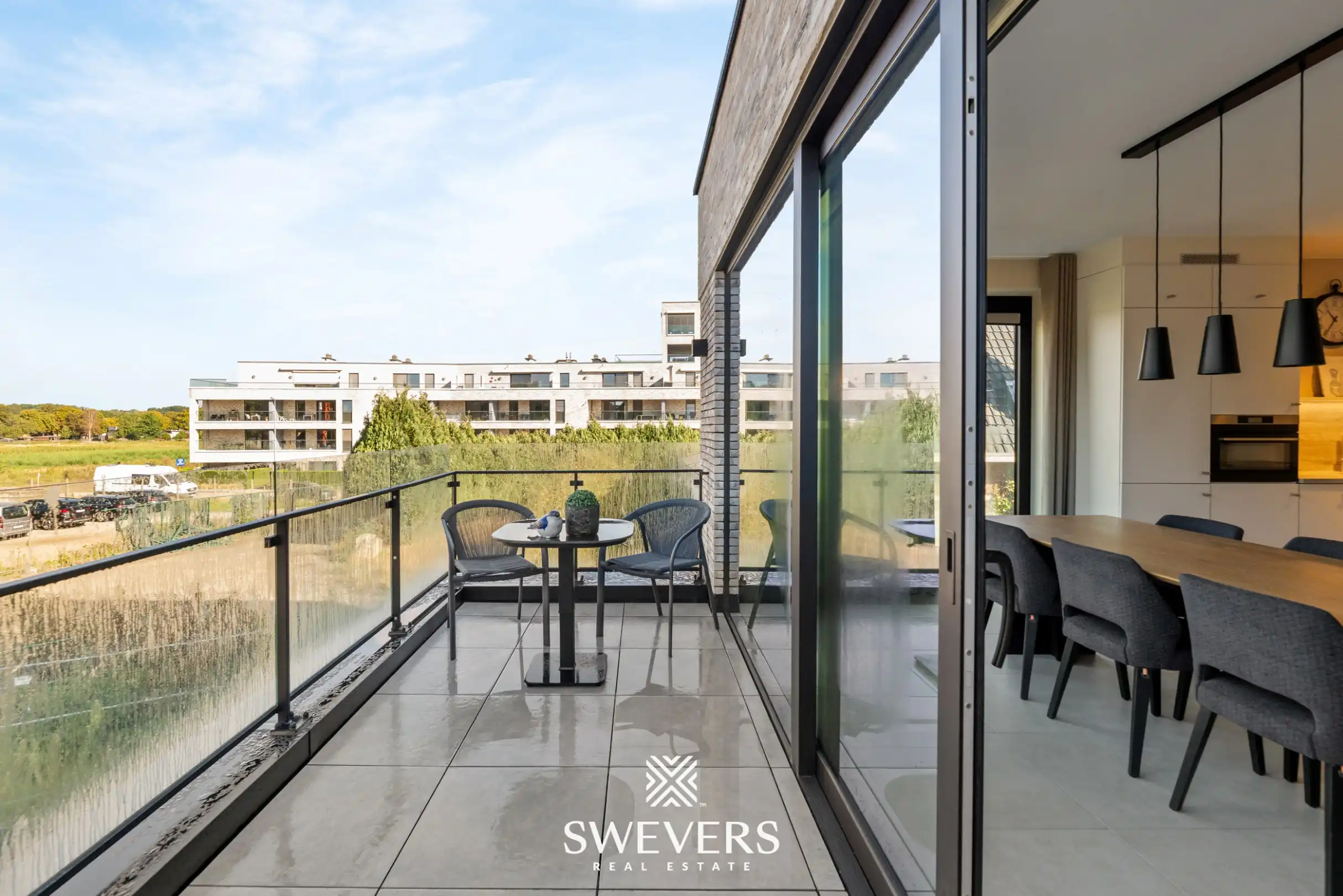Recent 2-slaapkamerappartement met ruim terras en parking foto 12
