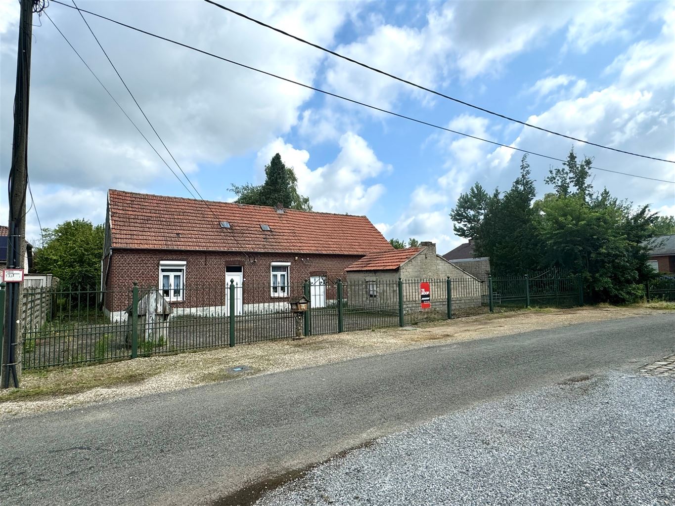 Woning gelegen op een uitzonderlijk ruim perceel van 28a 30ca op een toplocatie in een rustige en groene omgeving te Neeroeteren. Eveneens projectmogelijkheid met potentieel tot omvorming naar 2 open bebouwingen!  foto 7