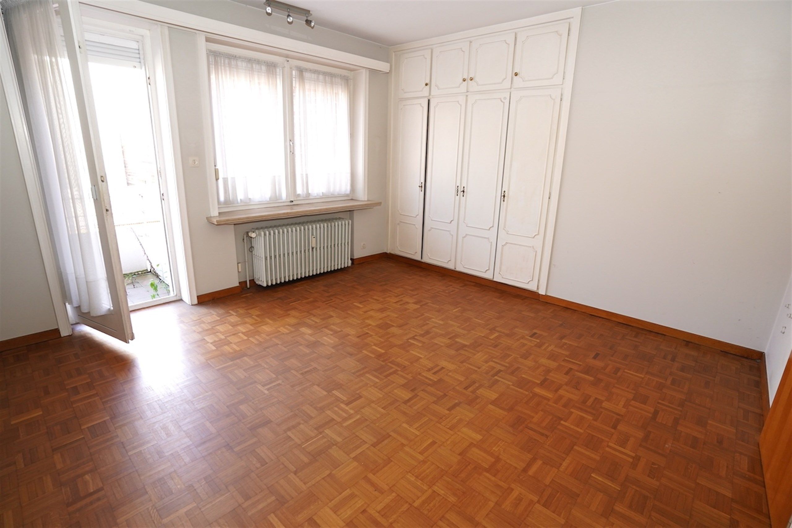 Te moderniseren 3-slpk appartement + garage in hartje centrum! foto 7