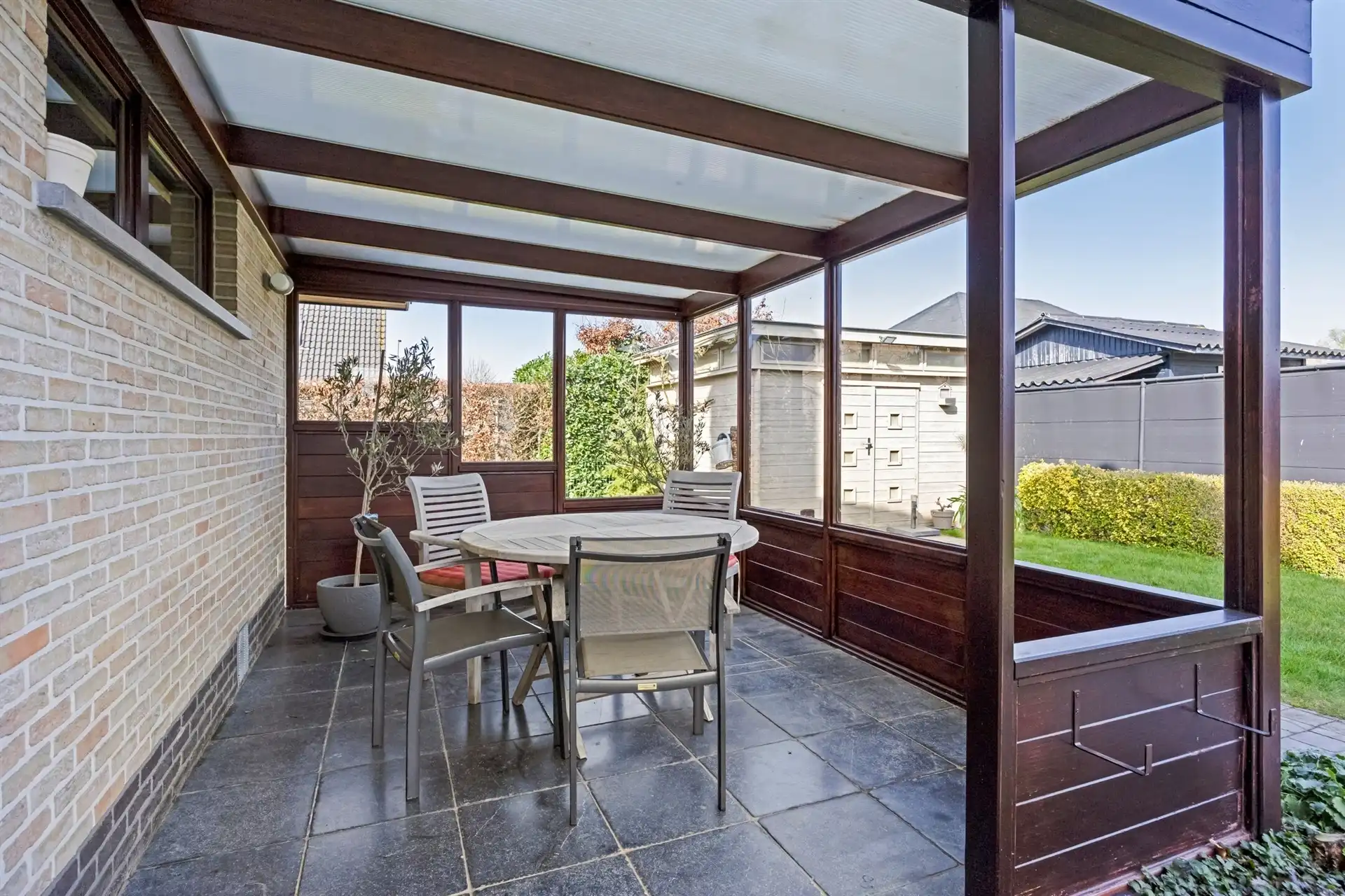 Villa in doodlopende straat foto 22