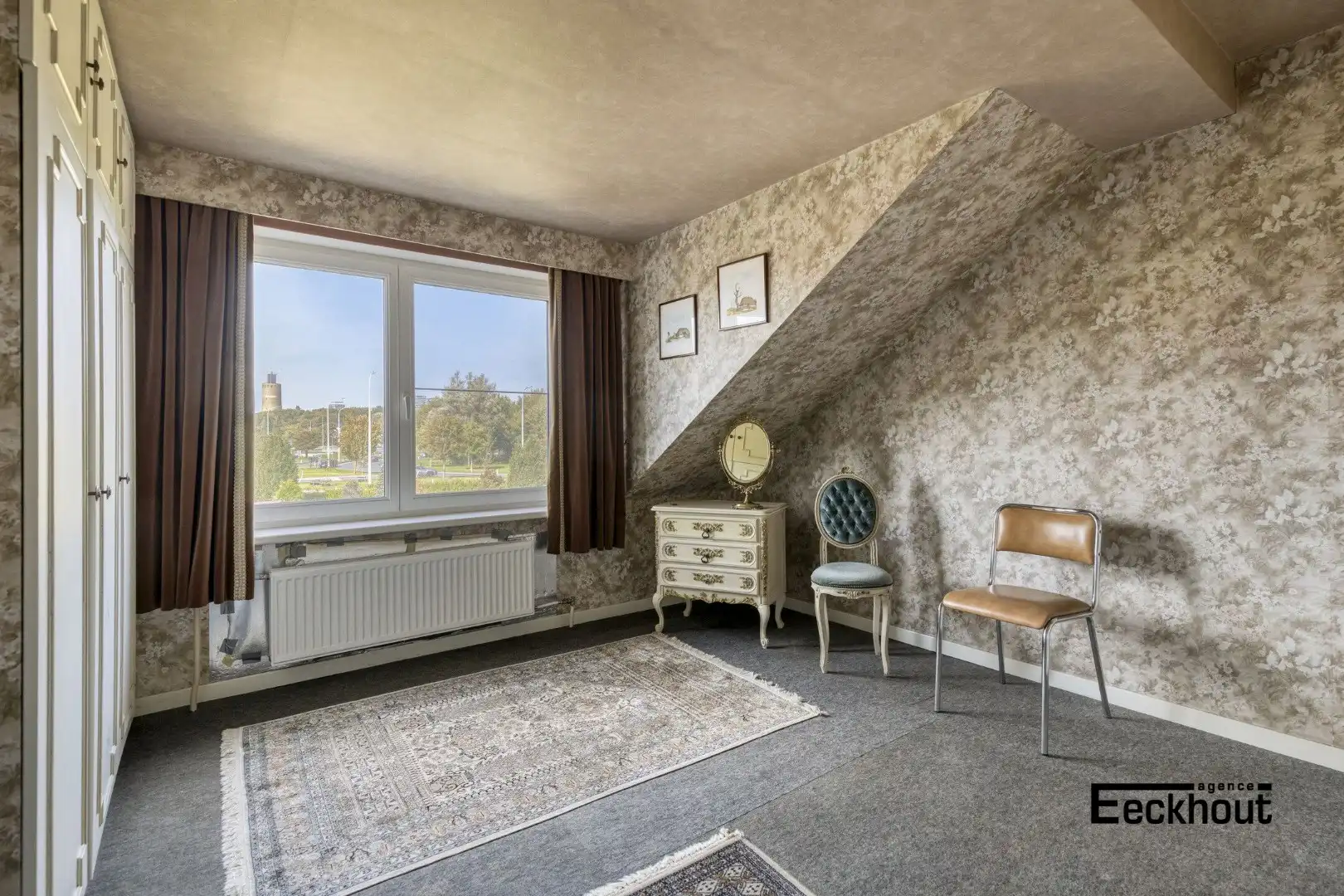 Te moderniseren woning op goede ligging met garage en tuin! foto 13