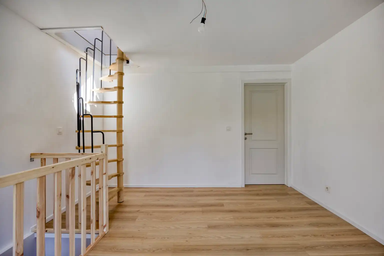 Volledig gerenoveerde 2-gevelwoning foto 8