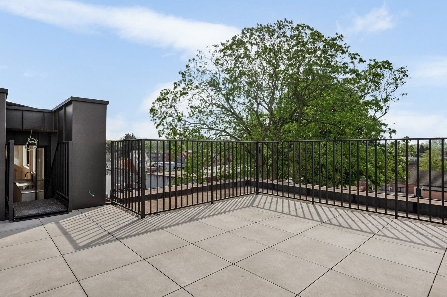 Uitzonderlijk dakappartement met 2 slaapkamers, bureau en een terras van 40m²! foto 16