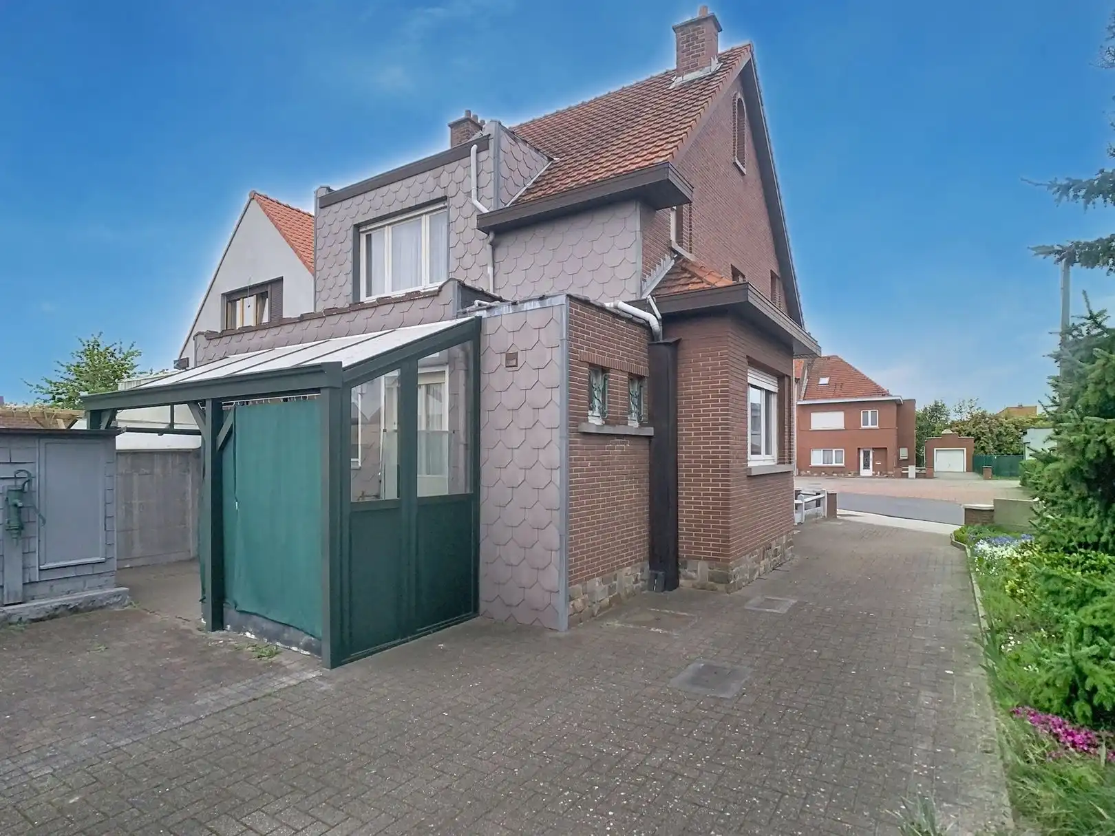 Mooi te renoveren 3-gevel woning!! foto 23
