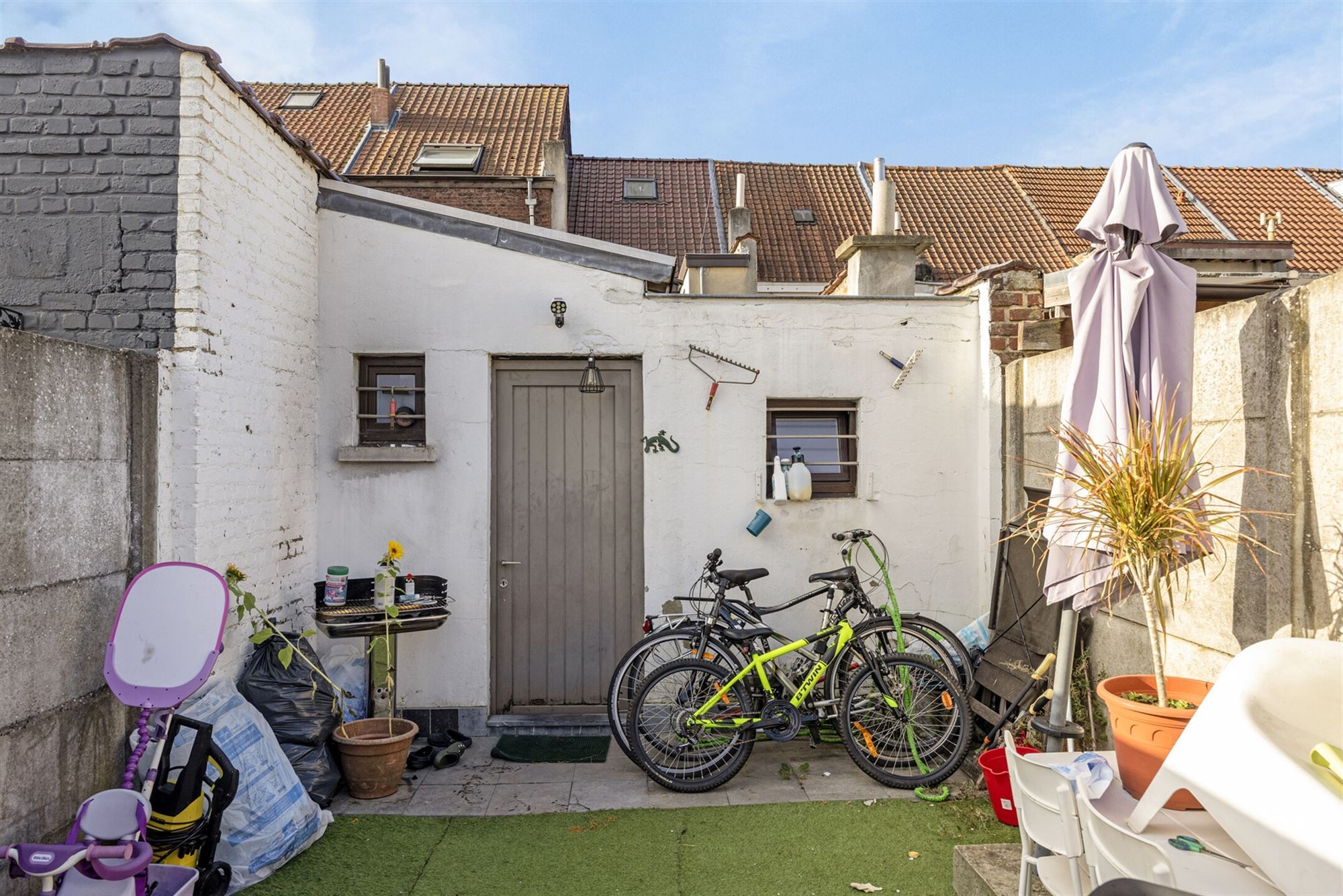 Rijwoning met twee slaapkamers, kelder en tuin foto 11