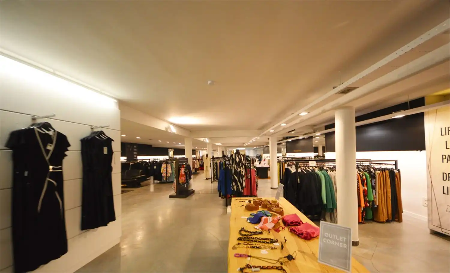 UNIEKE COMMERCIËLE OPP. 630 M2 MET PARKING NAAST ZEEMAN EN MULTIPHARMA foto 18