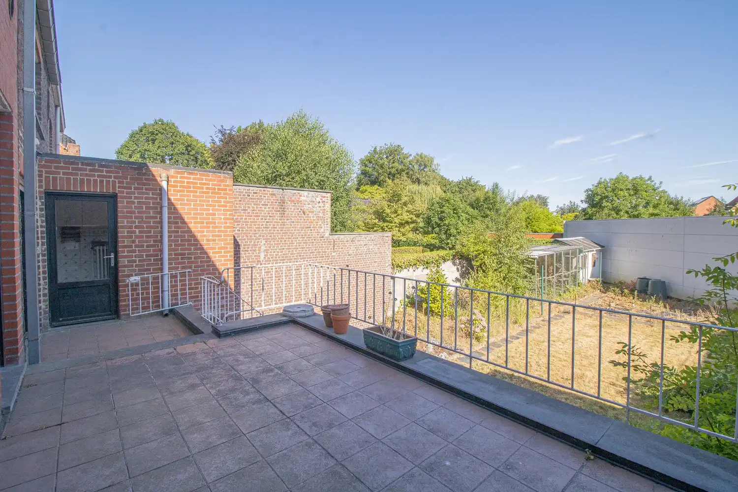 Een ruime gezinswoning (voorheen twee woningen) met 3 slaapkamers en garage met ruime tuin foto 3