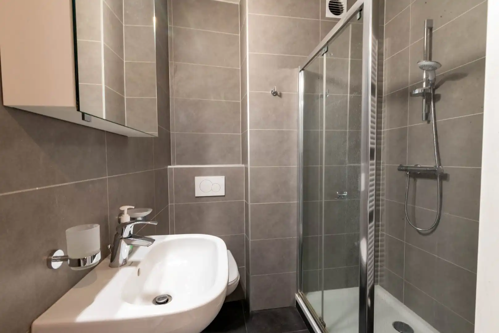 2 slaapkamer appartement in het centrum van Zwijndrecht  foto 12