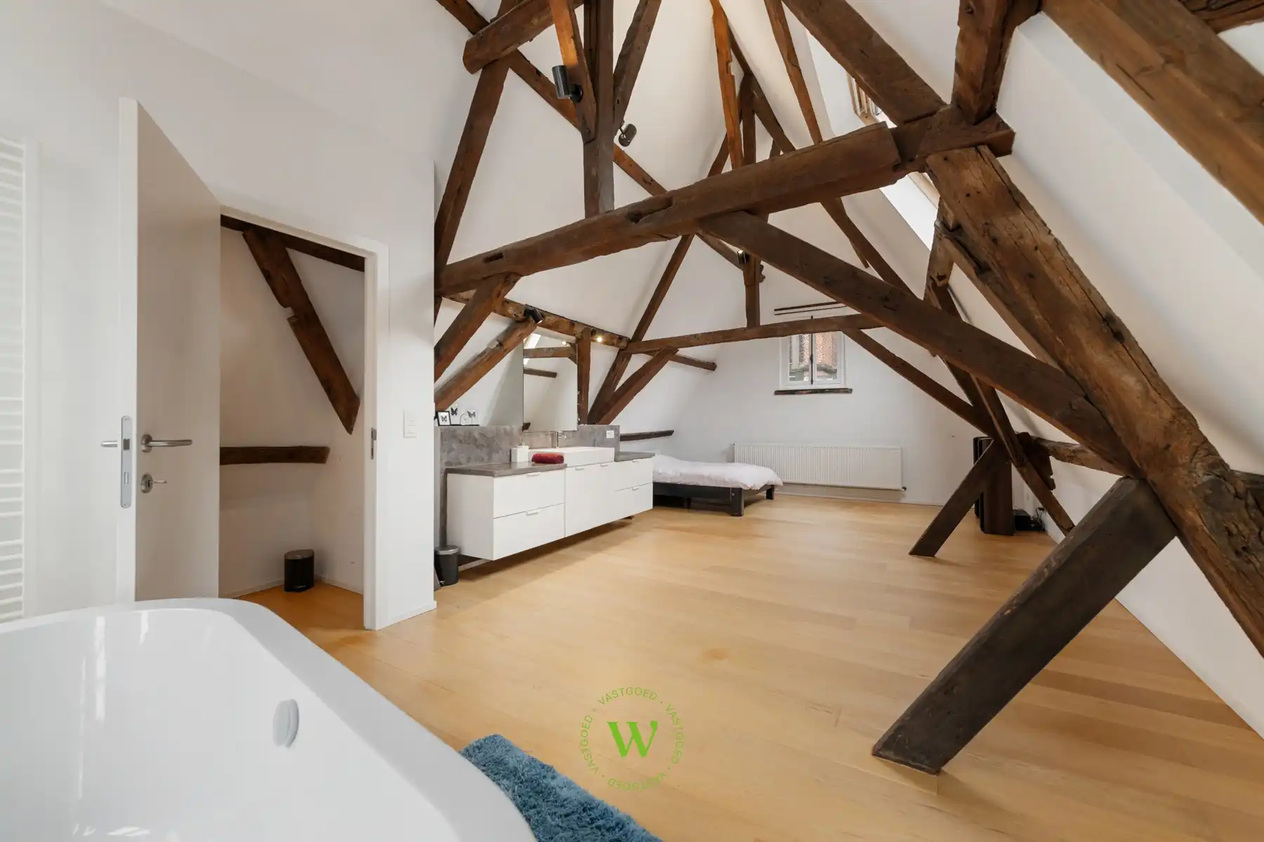 Karaktervolle bel-étagewoning op een toplocatie in Brugge. foto 18