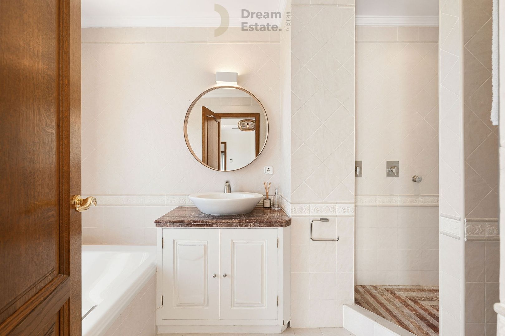Welkom in deze prachtige villa te El Paraiso, een mix van Andalusische charme en moderne elegantie. foto 32