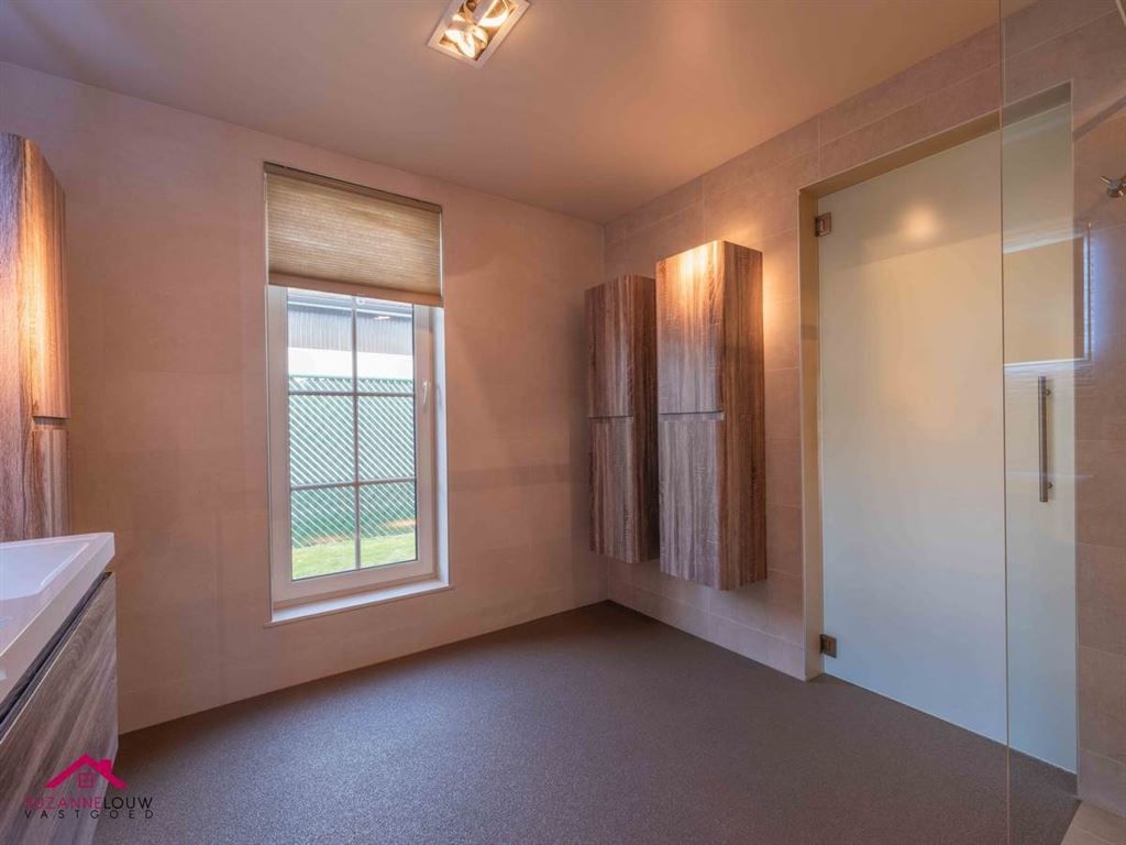 Vrijstaande woning, volledig gerenoveerd foto 22