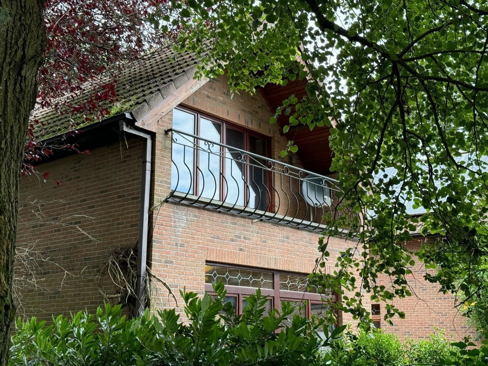 Karaktervolle half open villa met grote tuin 1.189m² in een rustige straat. foto 4