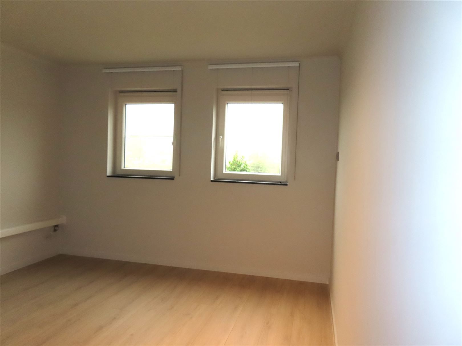 TE HUUR: Gesloten bebouwing met 4 slaapkamers in Koersel! foto 9