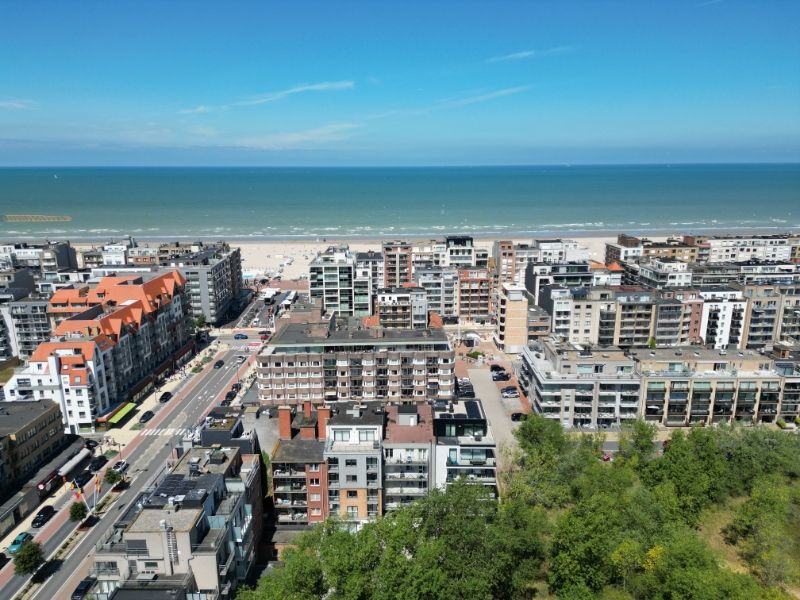 Gemeubeld 2-slaapkamerappartement op wandelafstand van het strand! foto 3