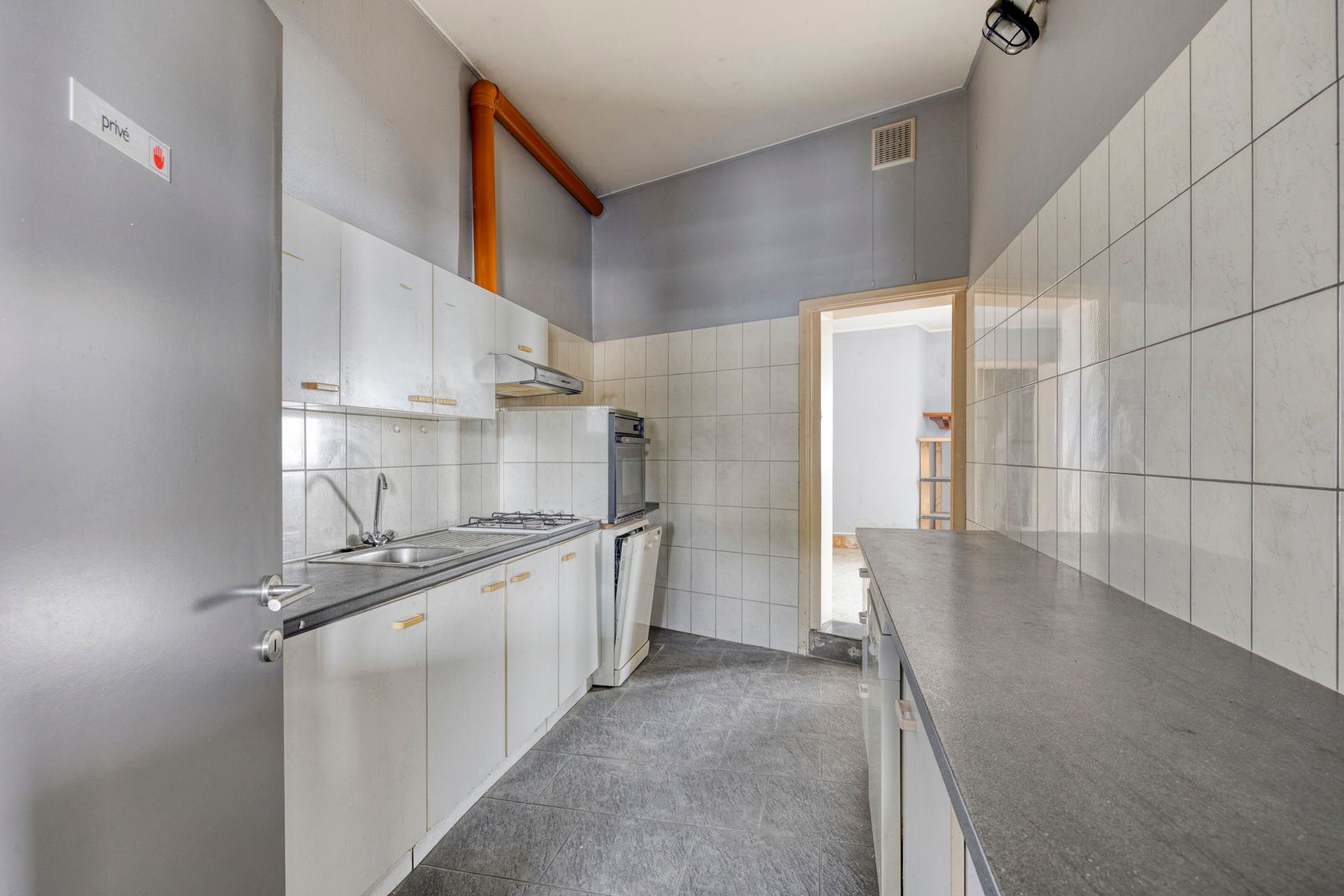 Handelspand met bewoning op topligging foto 9