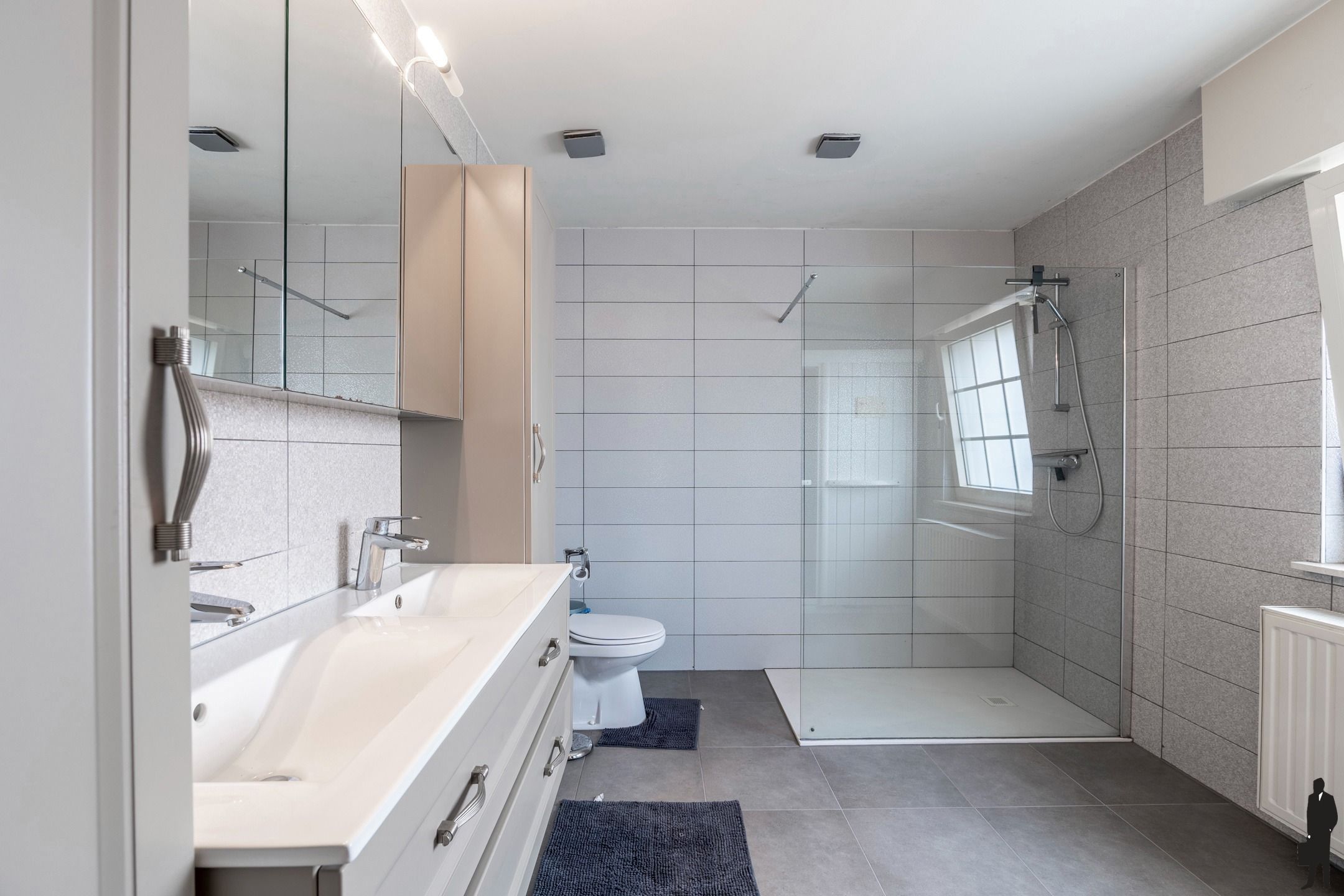 Recente villa met 6 slpks. te Lommel nabij Nederlandse grens foto 16