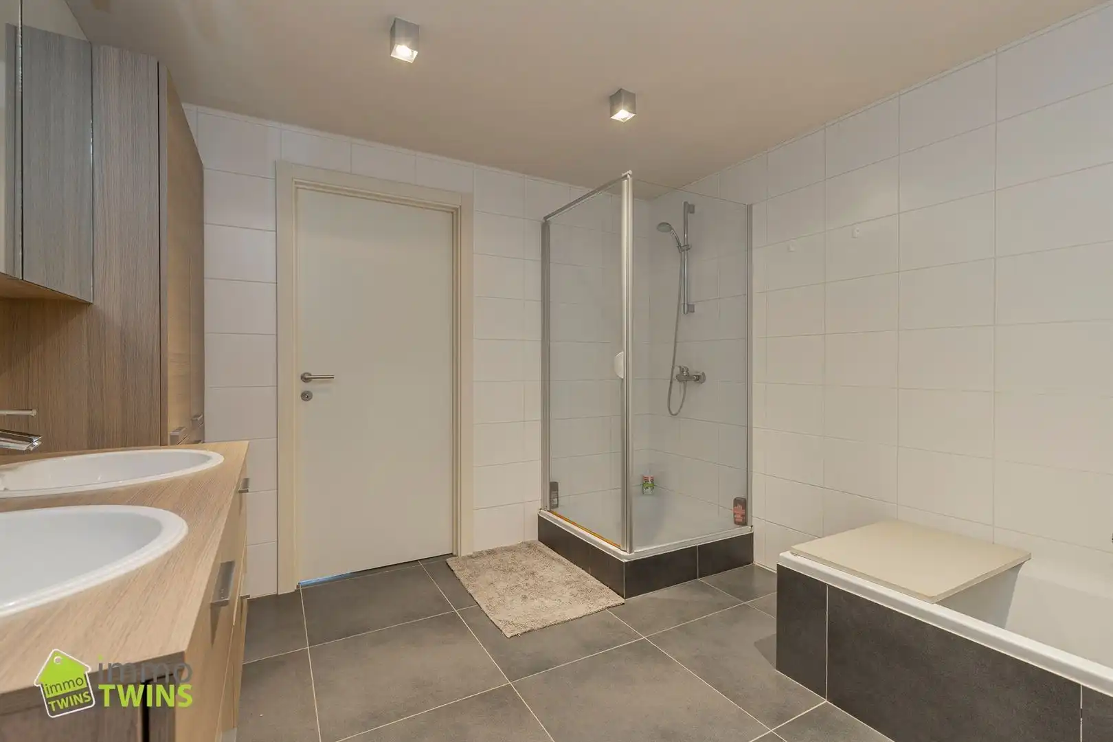 Ruim duplexappartement van 151 m² met 3 slaapkamers, terras en dubbele autostaanplaats foto 12