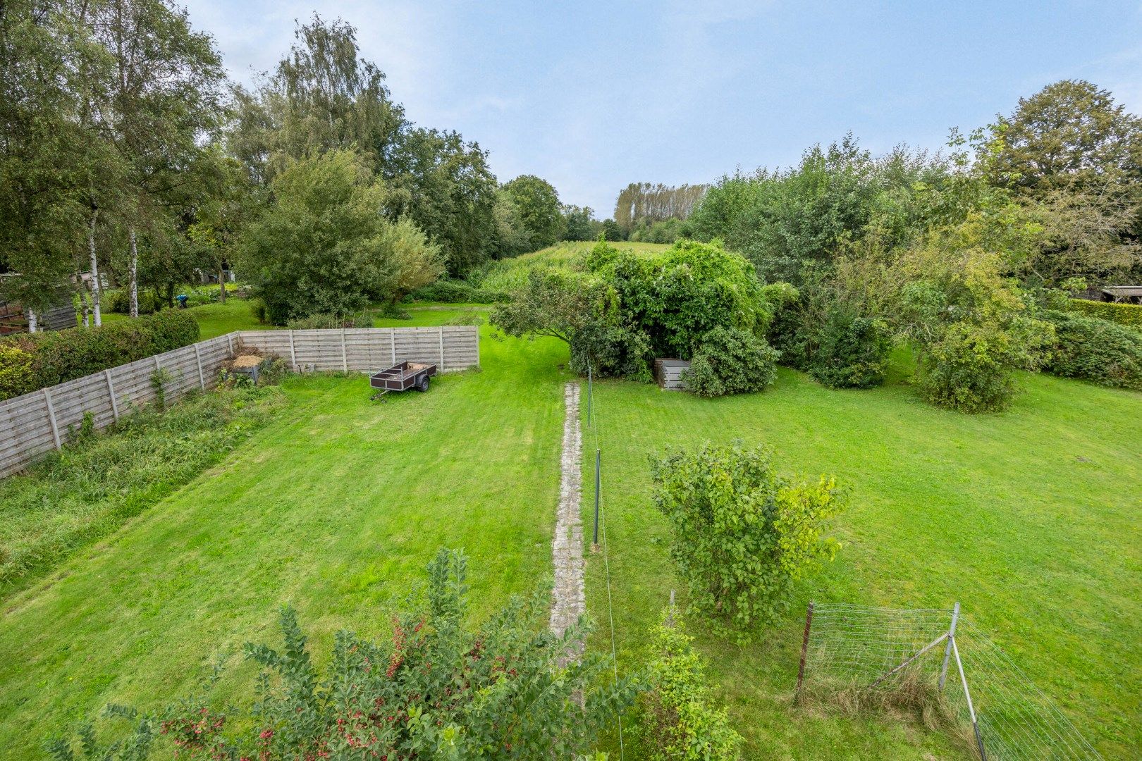 Gunstig gelegen op te frissen woning op een perceel van bijna 12are. foto 41