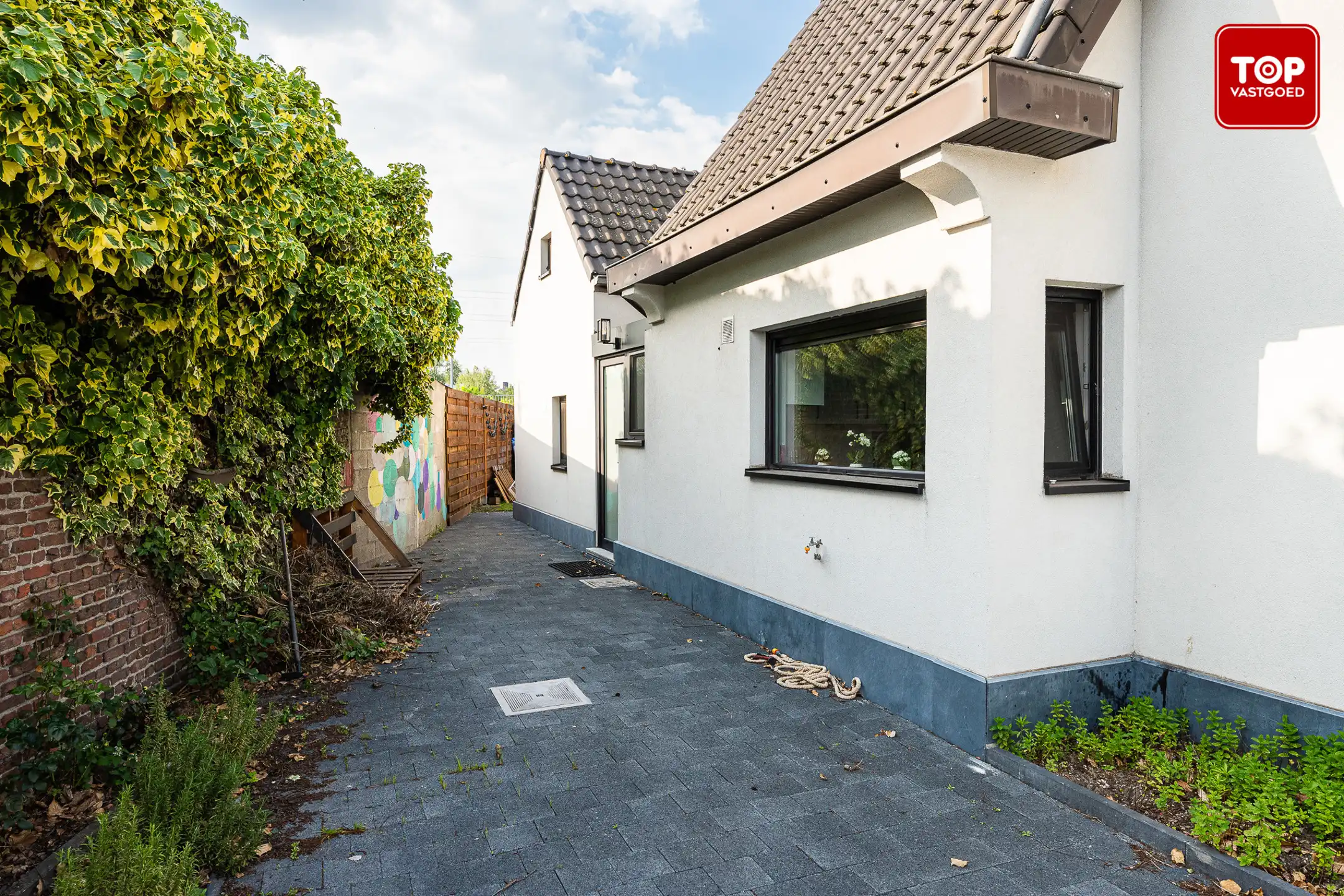 Gerenoveerde open bebouwing met 5 slaapkamers en tuin foto 23