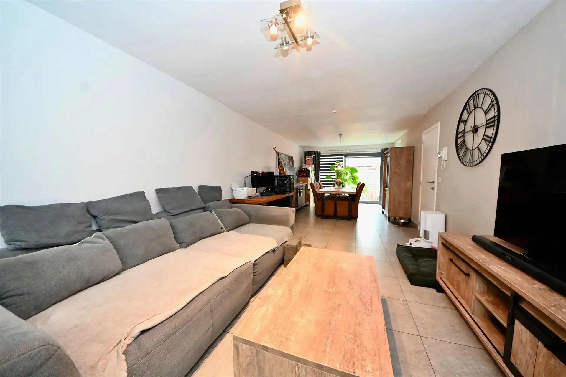 Woning met 4 slaapkamers en garage.  foto 2