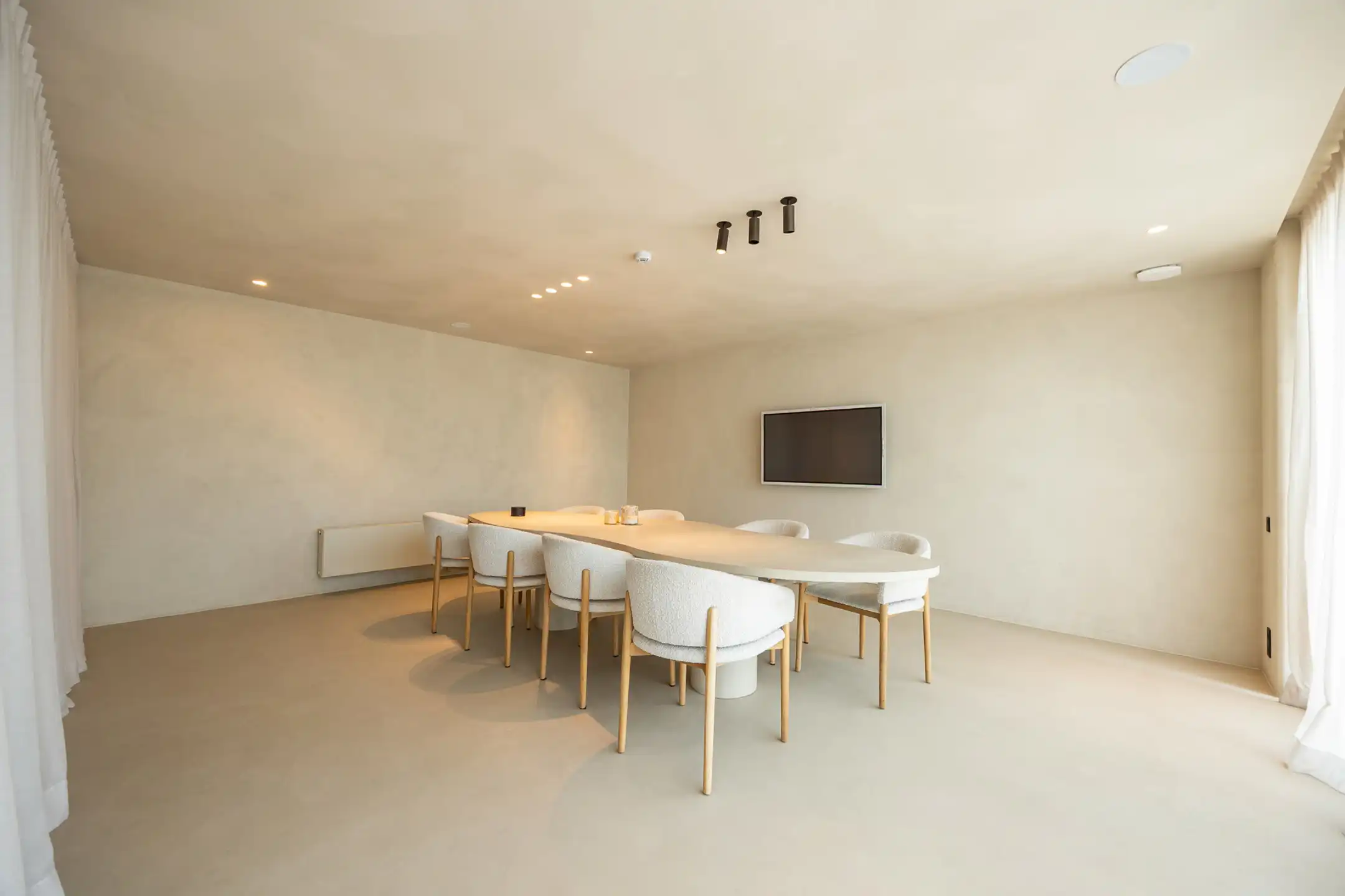 Magazijn met showroom, kantoren en prachtige woning te koop foto 6