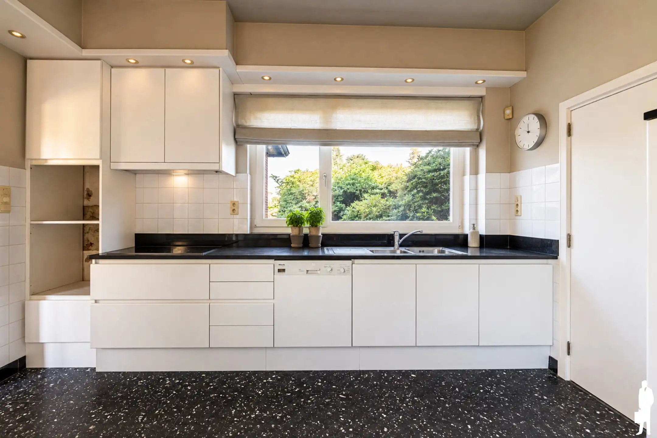 Unieke, statige villa met mooie parktuin nabij het centrum van Hoogstraten gelegen foto 13
