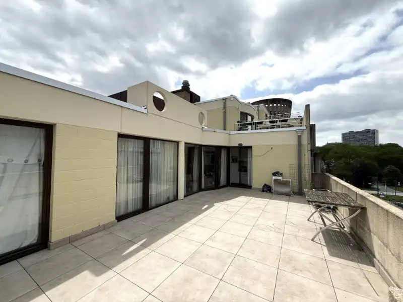 Uniek penthouse appartement met ruime zonneterrassen en zicht op de Gentse torens foto 2