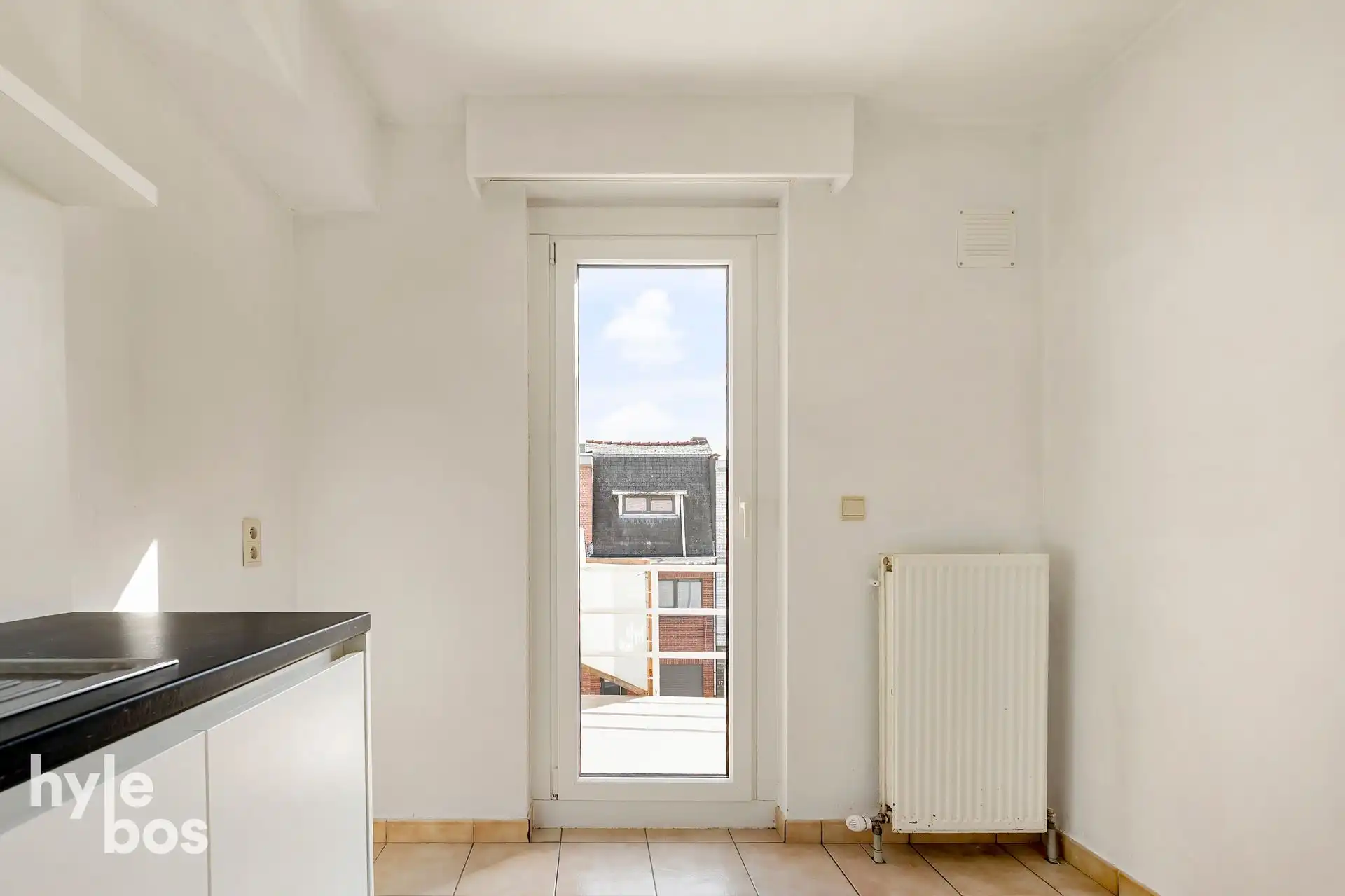 Centraal gelegen instapklaar appartement met garage foto 8