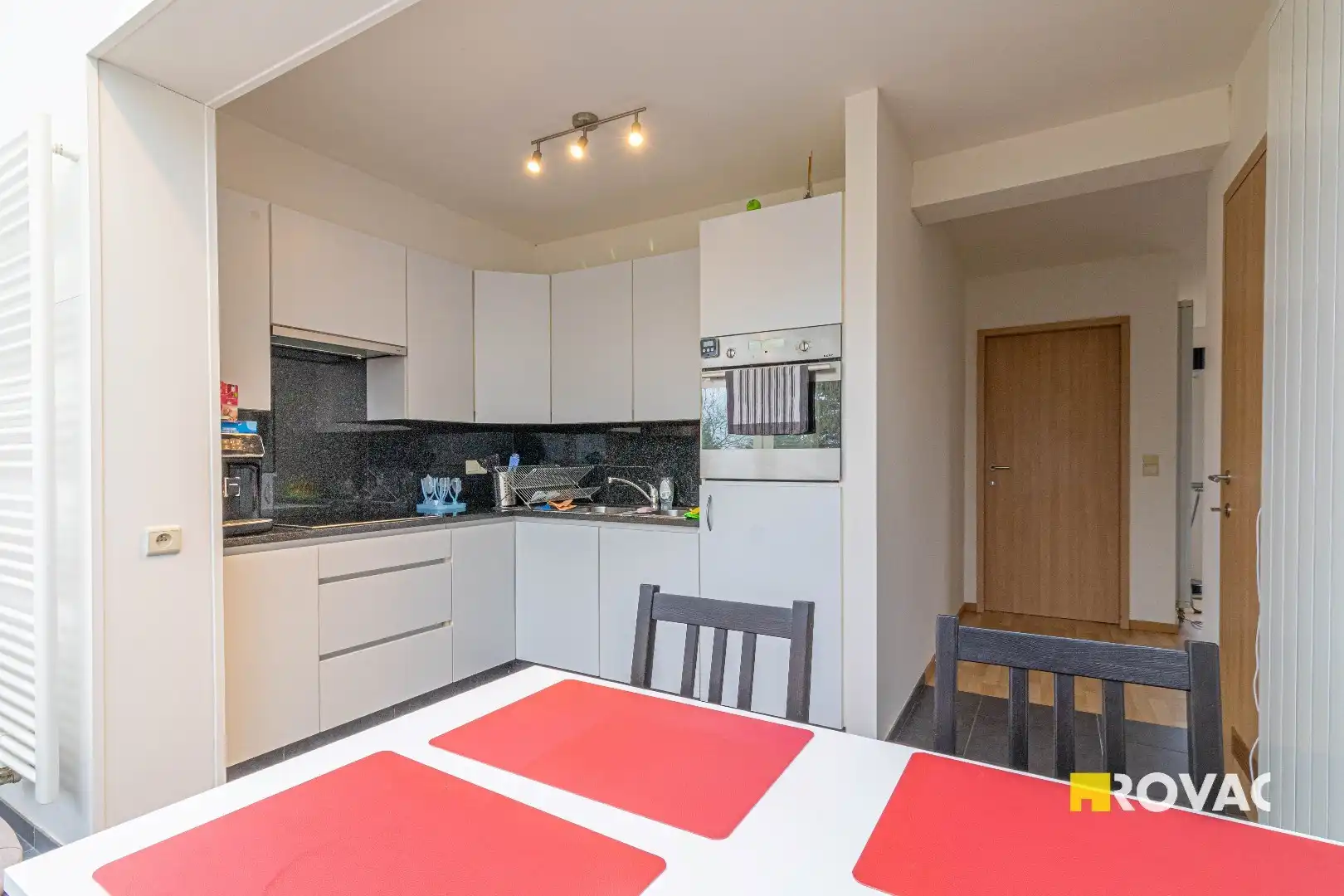 Zeer verzorgd éénslaapkamer appartement met zeer ruim terras nabij het centrum van Roeselare  foto 5