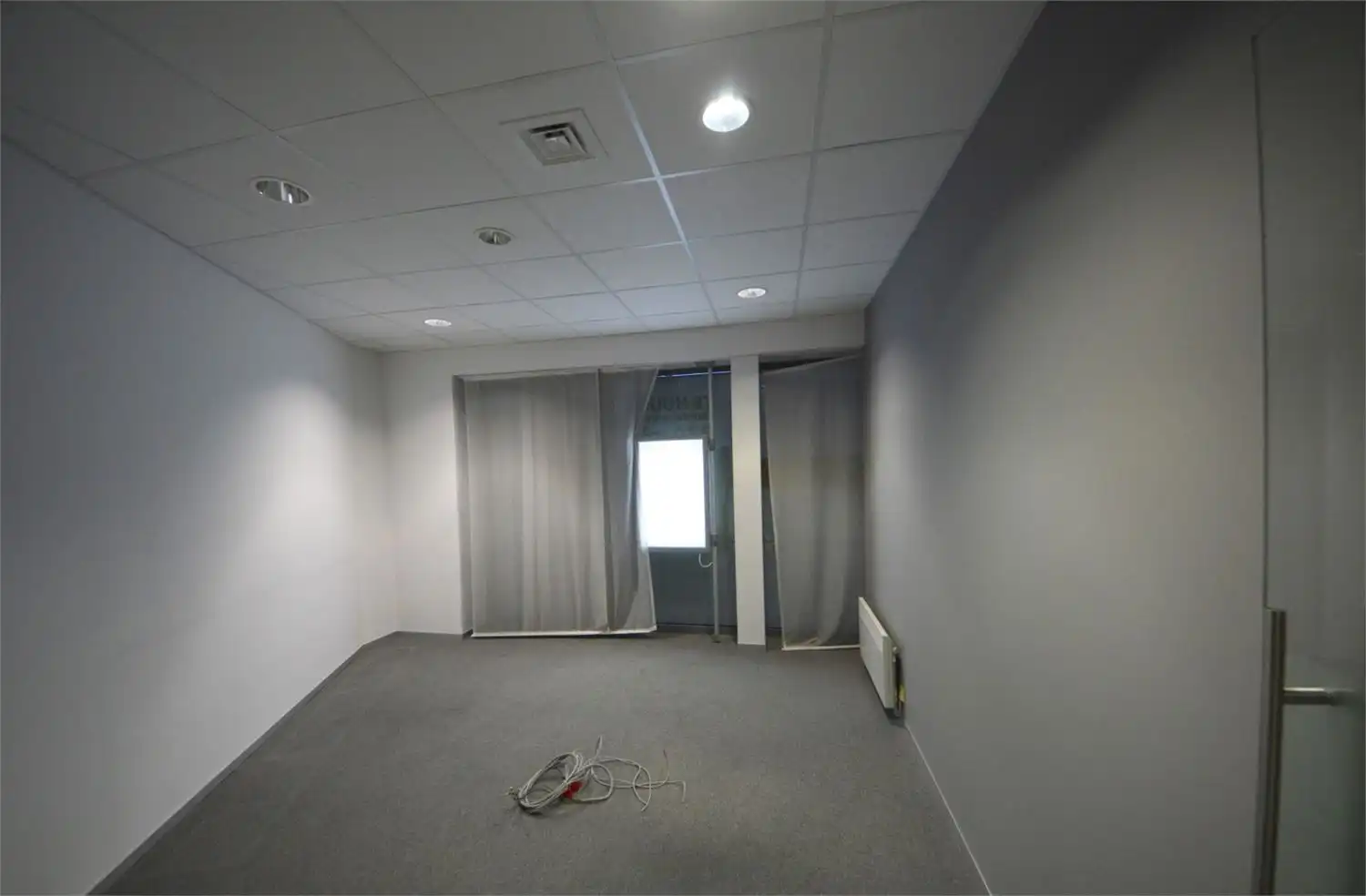 MODERN COMMERCIEEL PAND INCL. 6 PARKINGS foto 20