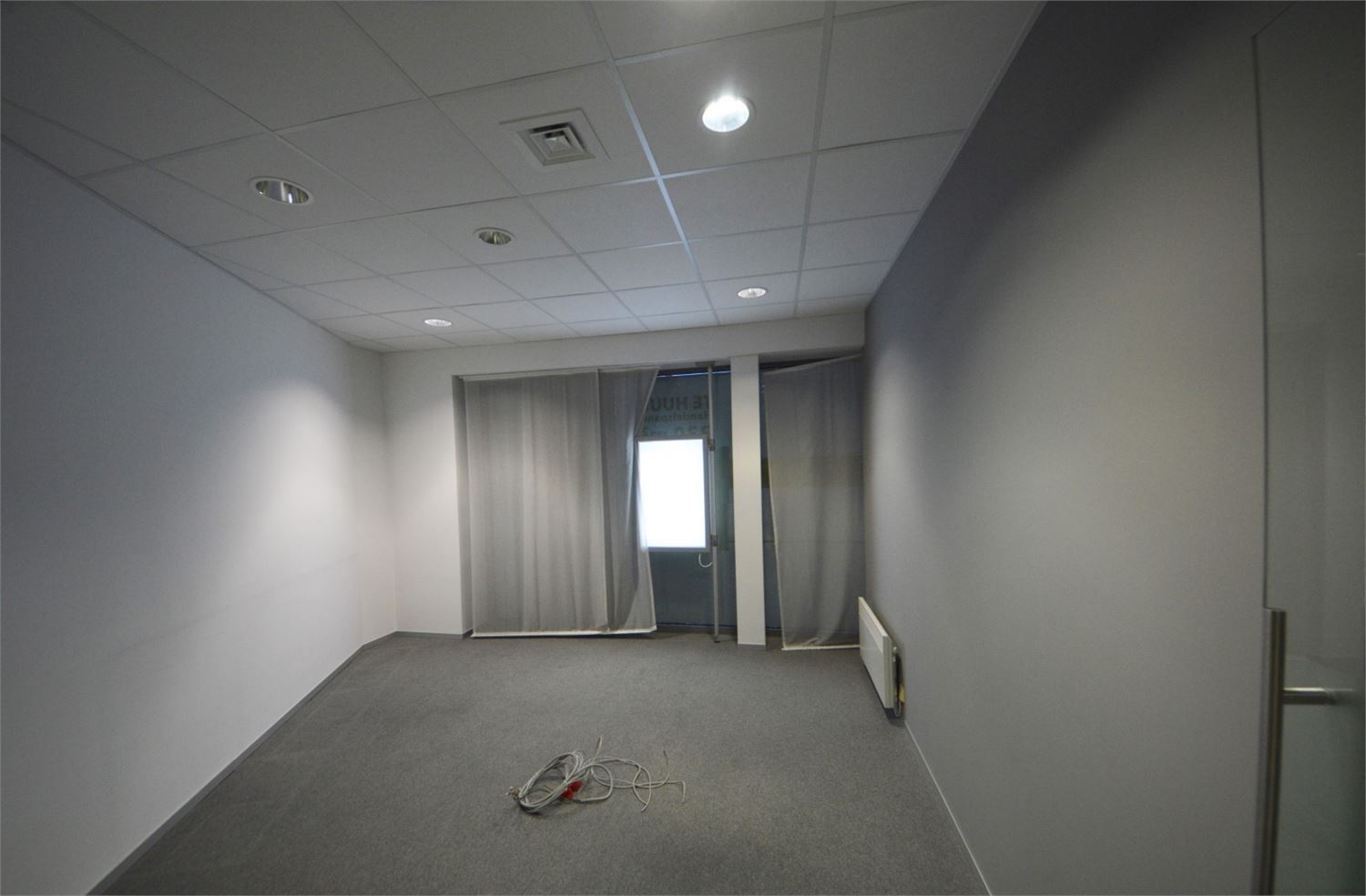 MODERN COMMERCIEEL PAND INCL. 6 PARKINGS foto 20