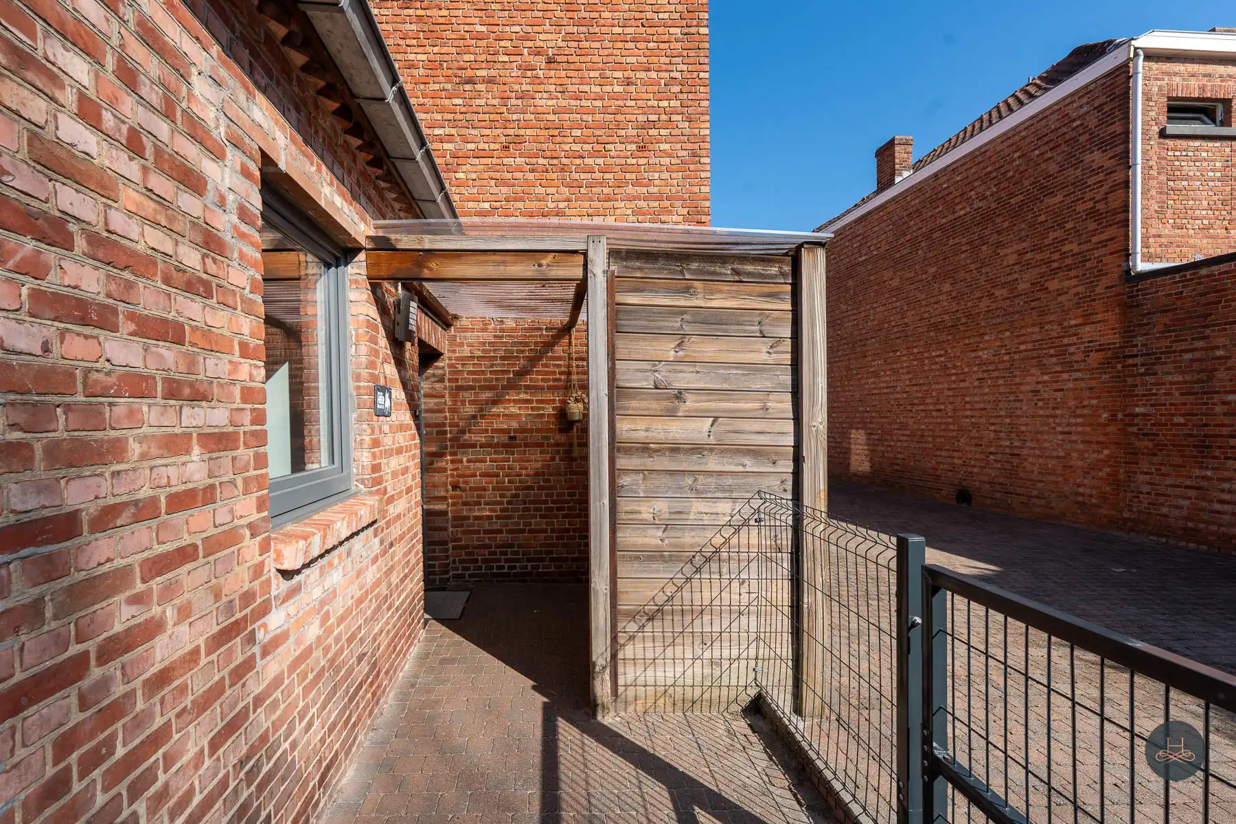 Ruime starterswoning met tuin en dubbele garage foto 25