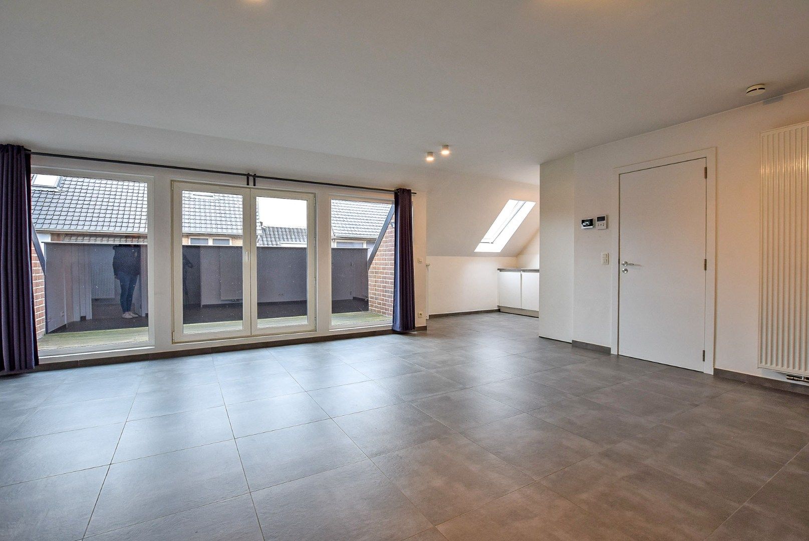 Gerenoveerd 3-slaapkamerappartement te huur in kleinschalig gebouw te Bredene. foto 3