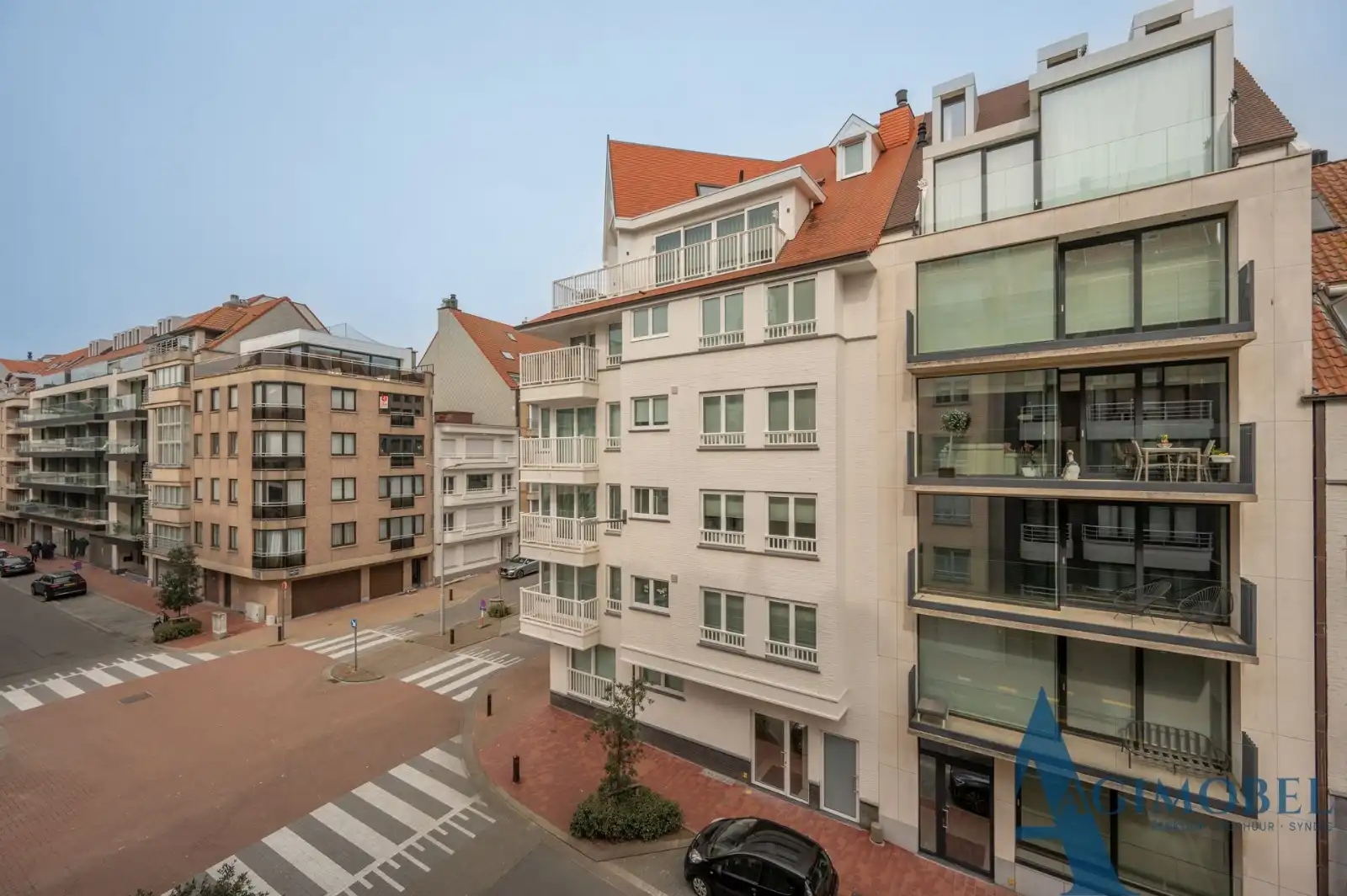 Eigentijds en perfect afgewerkt 2-slaapkamerappartement op toplocatie in Knokke. foto 17