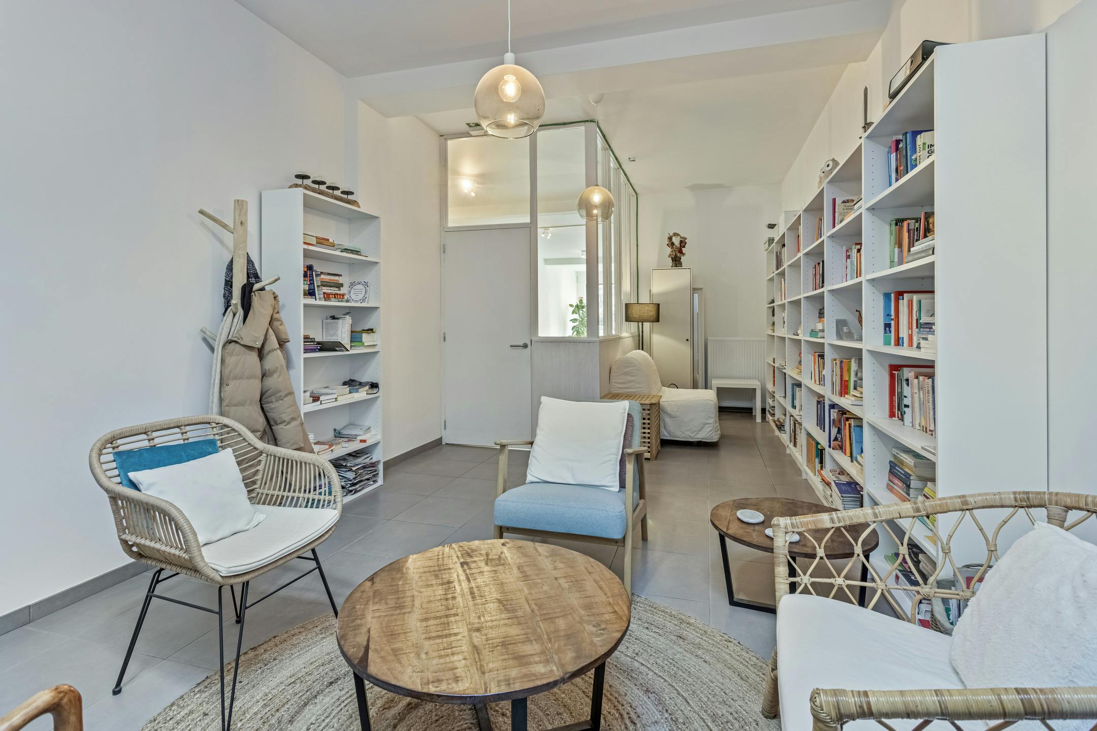 Ruim handelsgelijkvloers (ca 96m²) te koop centrum Antwerpen foto 3