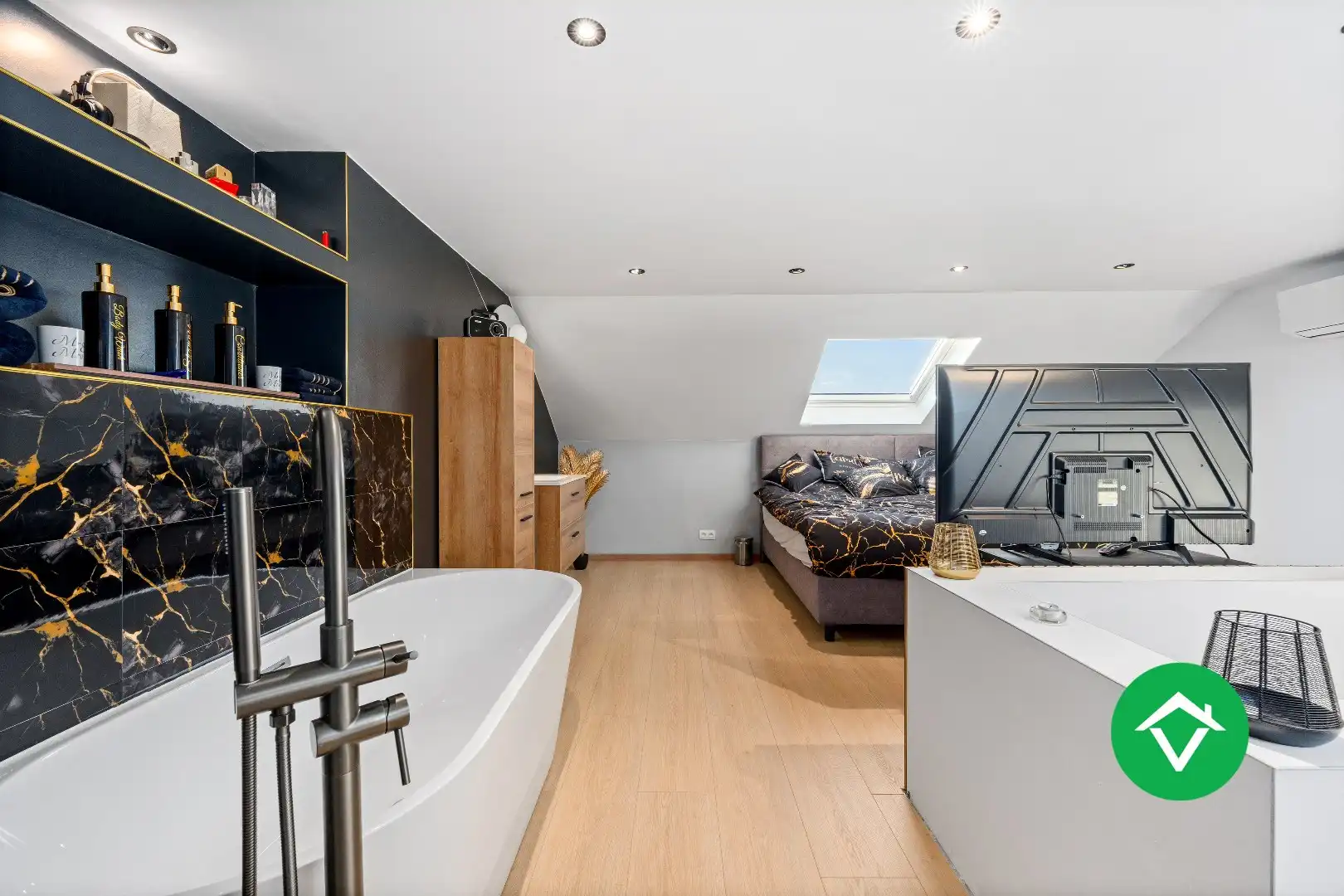 Instapklare nieuwbouwwoning met 5 slaapkamers en zonneterrassen op topligging in Eernegem foto 17