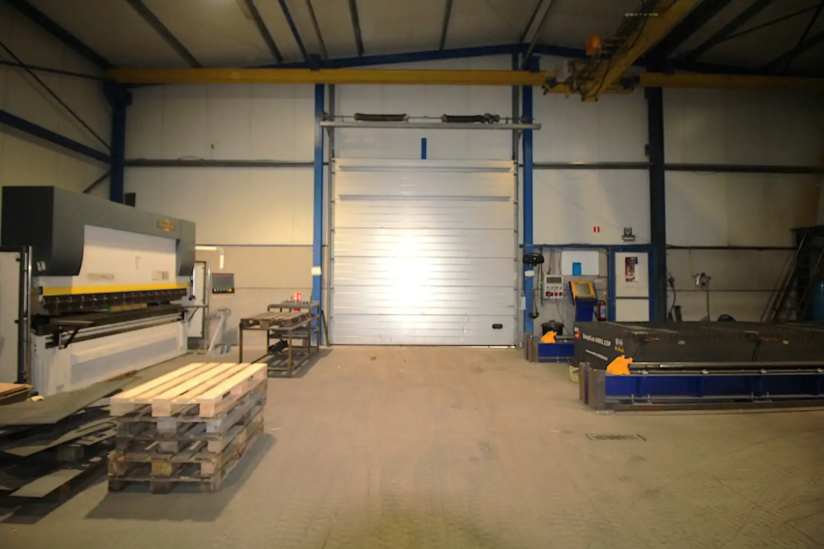  te huur Maldegem | ruime werkplaats of opslagruimte met rolbruggen 600+200m² foto 10